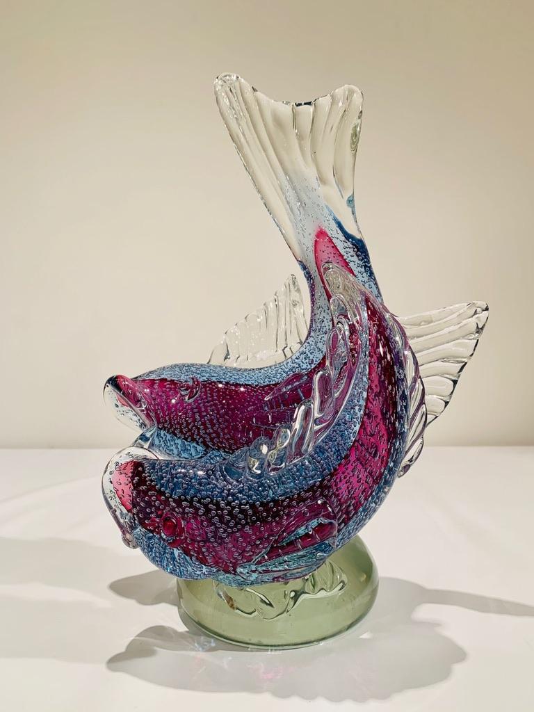 italien Archimede Seguso grand groupe sculptural en verre de Murano bicolore 1950 poissons. en vente