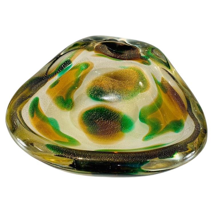Archimede Seguso "Macchia ambra verde" bowl Murano glass with gold circa 1950.