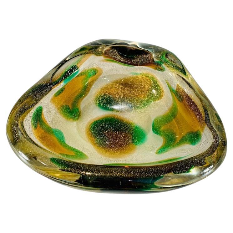 Archimede Seguso "Macchia ambra verde" Murano glass with gold circa 1950 bowl. For Sale