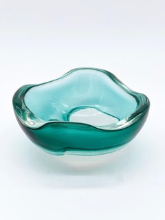 Archimede Seguso "Merletto" Murano bowl, Aquamarine Green and White Filigree