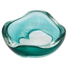 Archimede Seguso "Merletto" Murano bowl, Aquamarine Green and White Filigree
