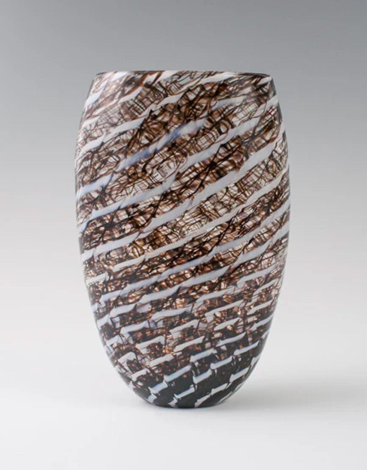 Archimede Seguso (1909-1999), vaso 'Merletto', 1950
prodotto da Vetreria Archimede Seguso, Murano, Italia
ca. 26 cm (altezza)
provenienza: figlio di Archimede Seguso
firmato con vecchia Label 

condizioni perfette

LETTERATURA
Le variazioni di