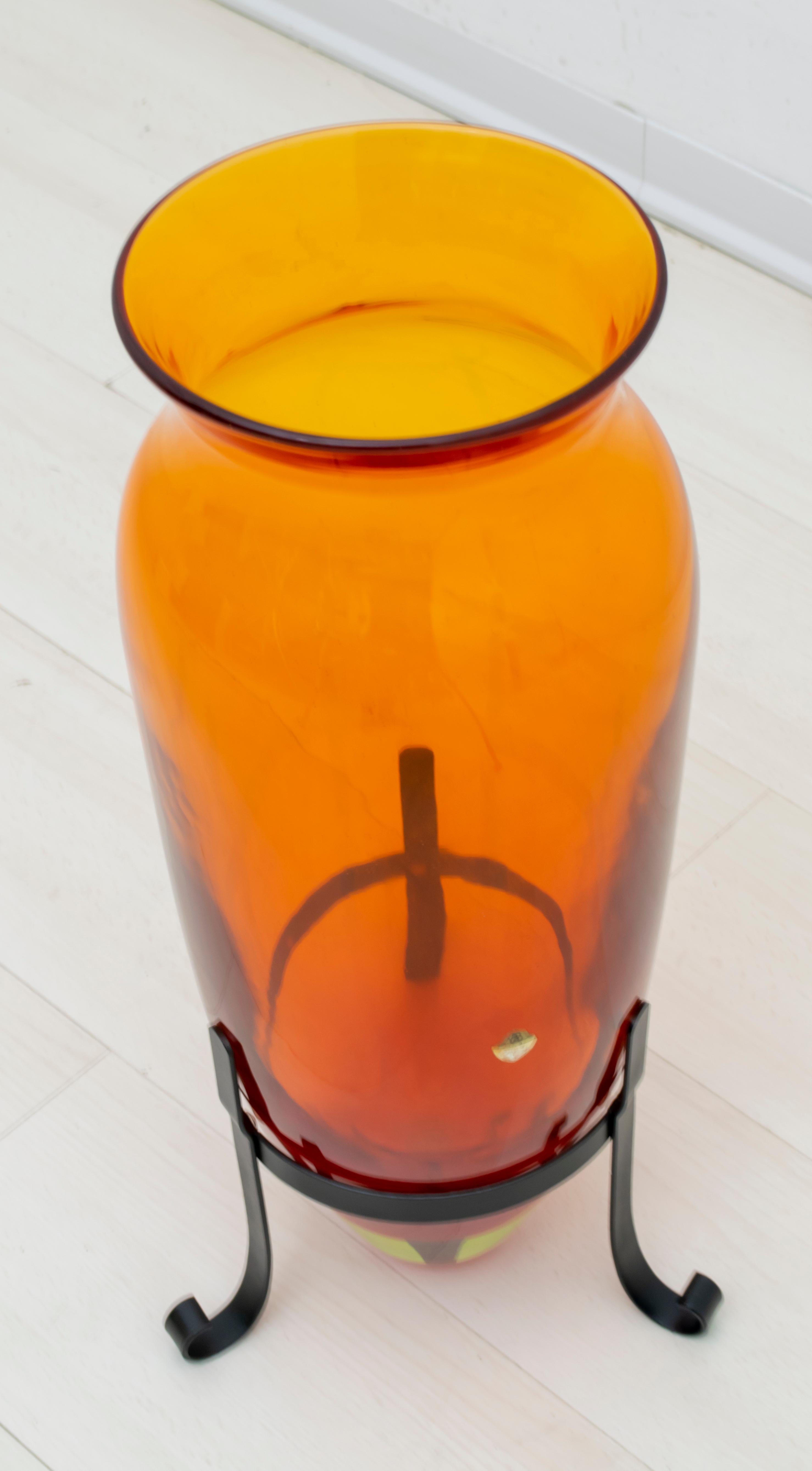 Large floor vase produced by the famous Archimede Seguso glassware, original sticker with Seguso Vetri d'Arte Murano key, production number 13742.

Archimede Seguso was one of the most famous Venetian glassmakers, distinguishing itself in the