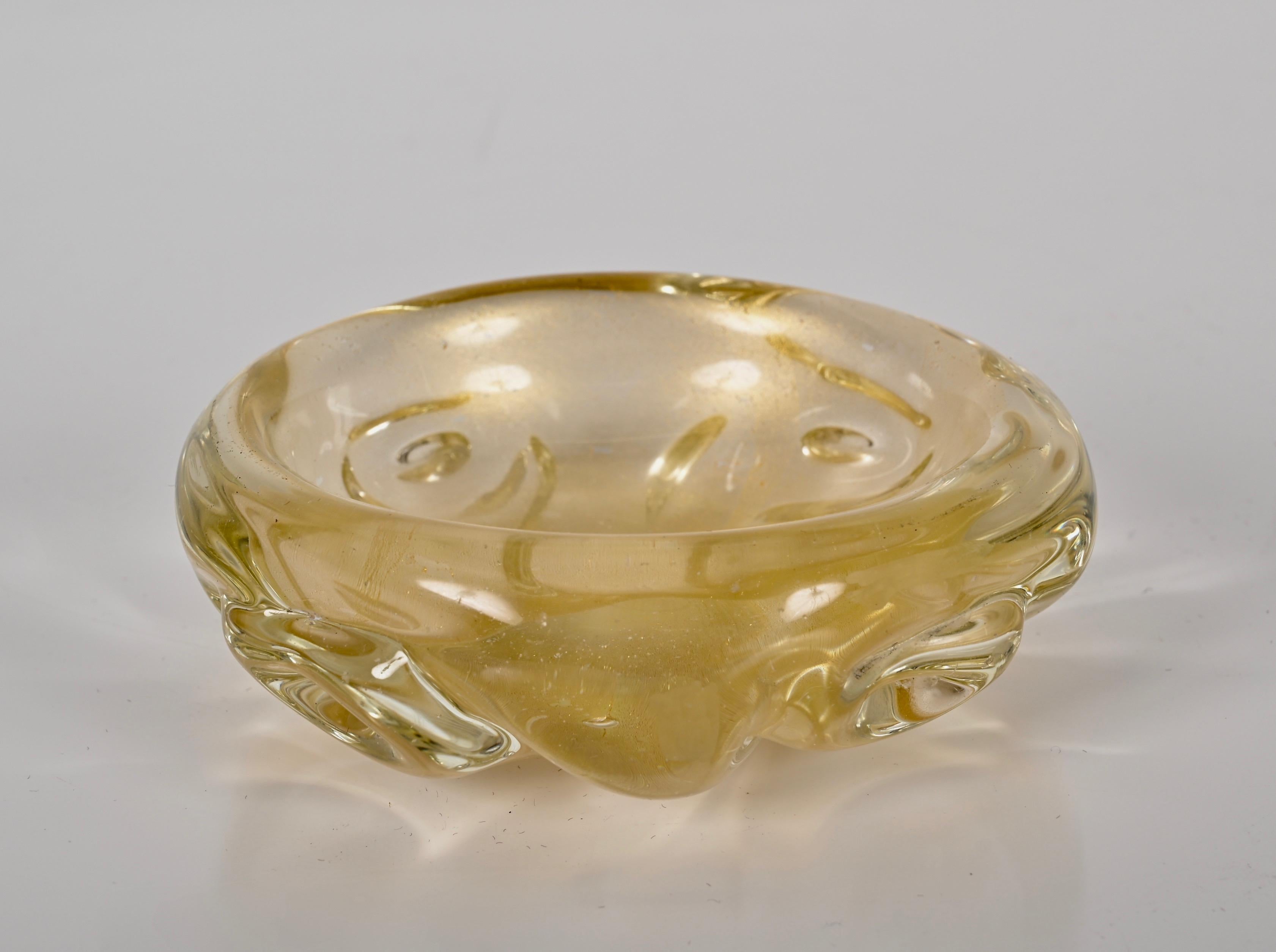 Archimede Seguso Midcentury Murano Glass Bowl with Gold Dots, Italy, 1960s For Sale 1