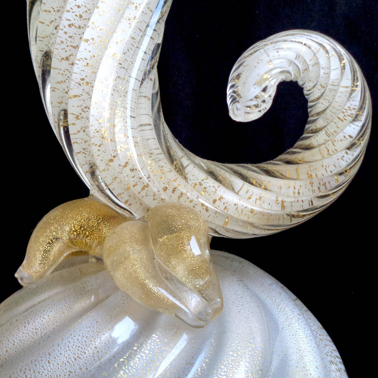 Archimede Seguso Murano 1950s Gold Flecks Opal White Italian Art Glass Vase Set In Good Condition In Kissimmee, FL