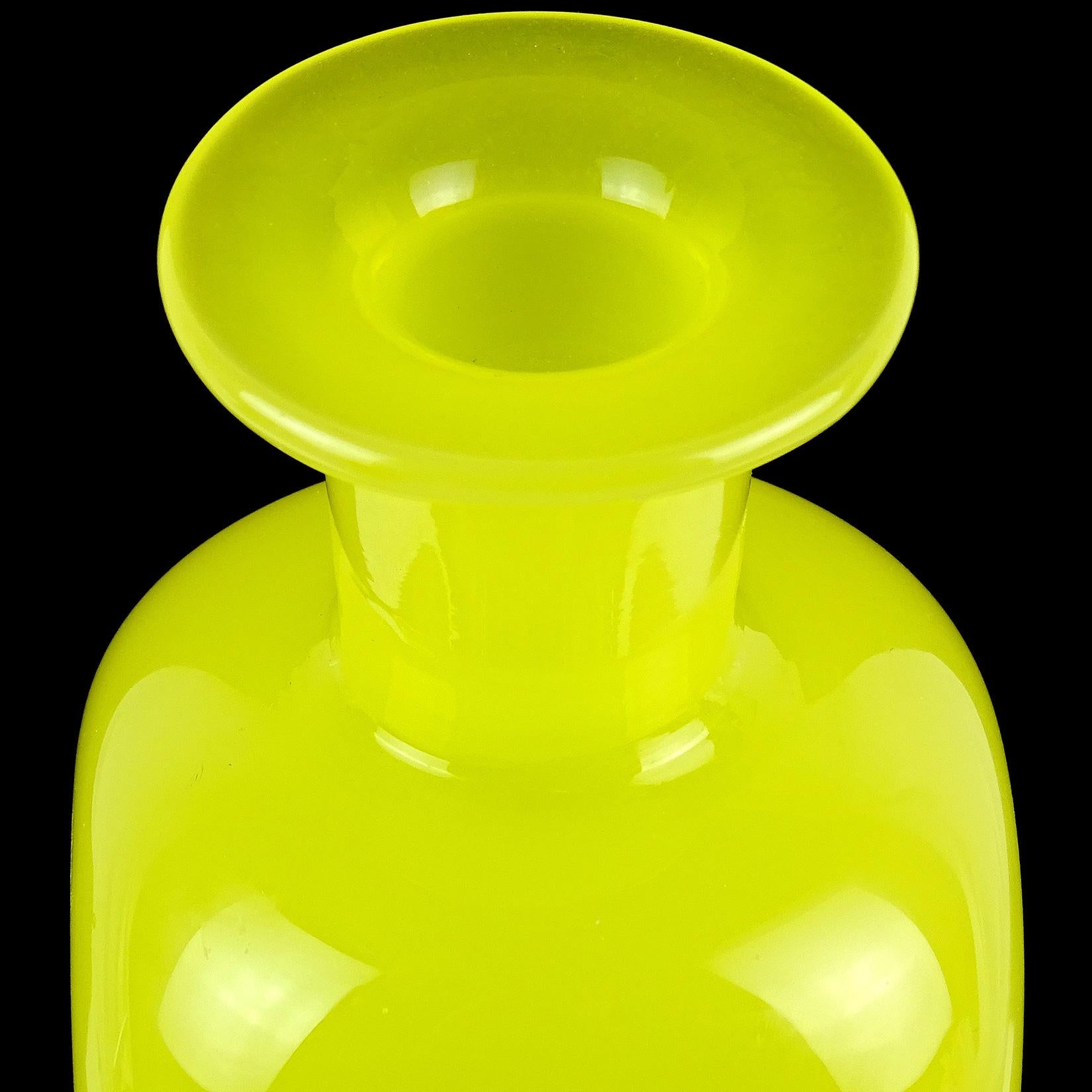 Mid-Century Modern Archimede Seguso Murano, 1950s Opalescent Yellow Italian Art Glass Vanity Bottle