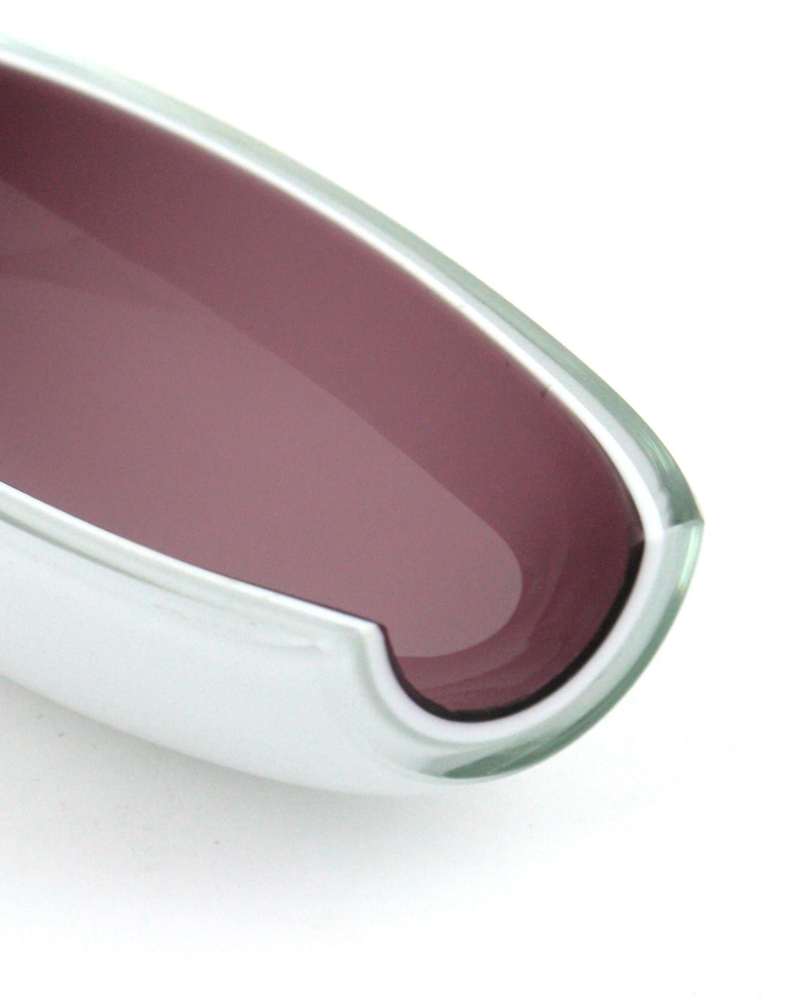 Verre d'art Archimede Seguso Murano Alabastro Purple White Cased Oval Art Glass Bowl (bol ovale en verre d'art) en vente