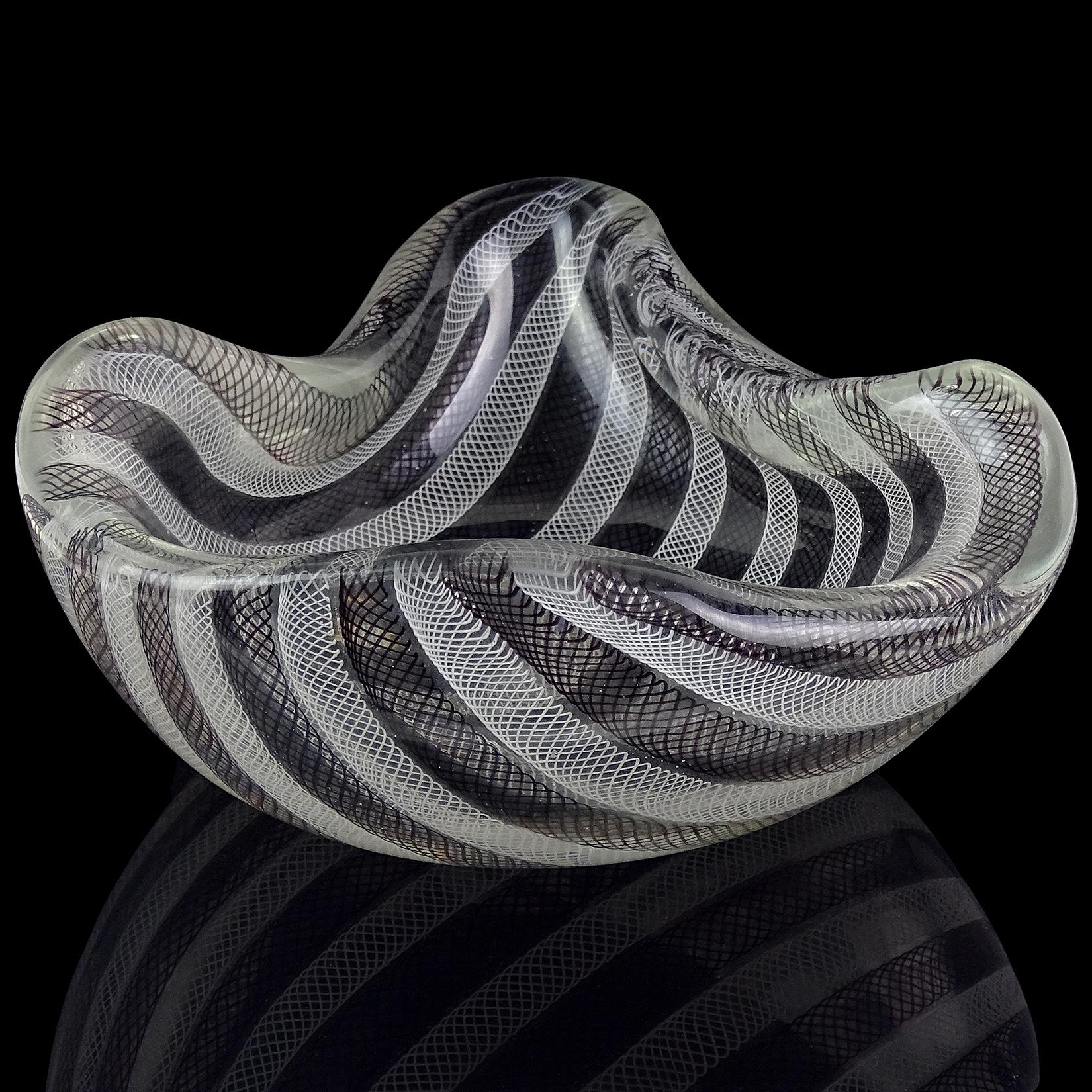 Archimede Seguso Murano Black White Zanfirico Ribbons Italian Art Glass Bowl In Good Condition In Kissimmee, FL