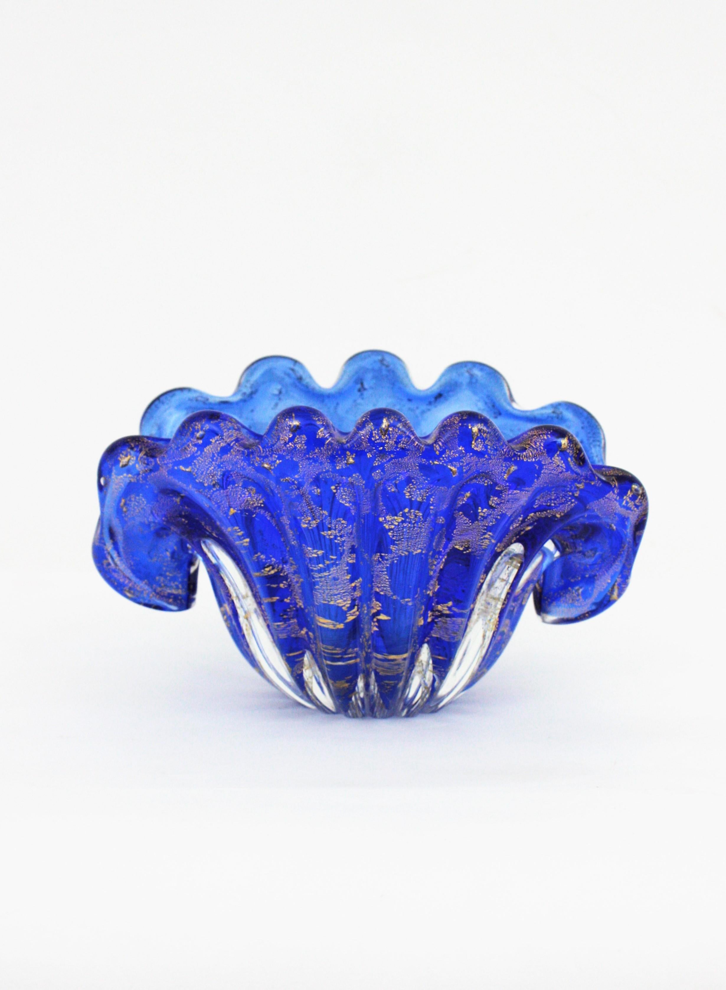 Archimede Seguso Murano Blue Gold Flecks Art Glass Large Clam Shell Bowl In Good Condition For Sale In Barcelona, ES