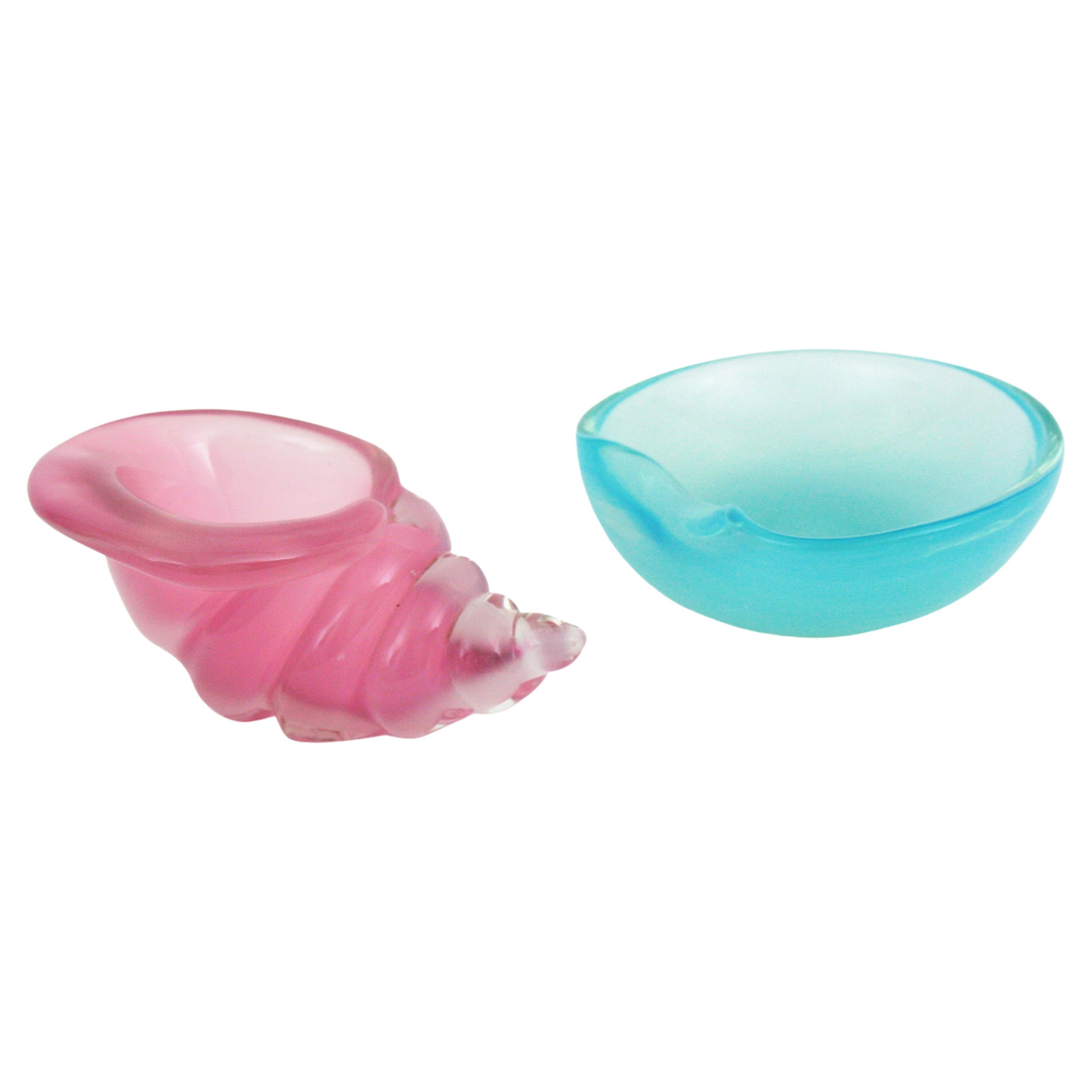 Mid-Century Modern Set of Archimede Seguso Murano Blue & Pink Alabastro Glass Shell Bowls For Sale