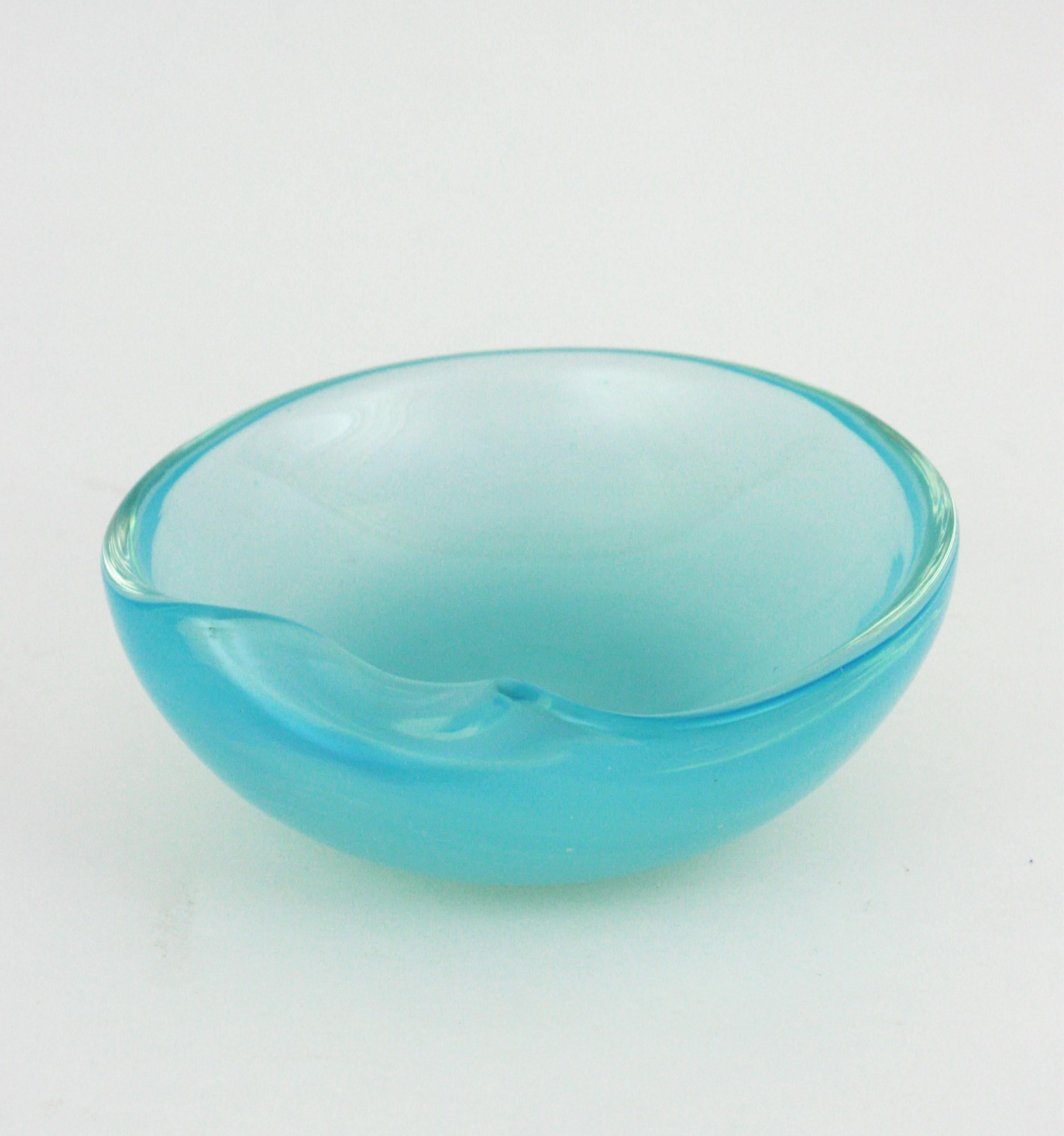20th Century Set of Archimede Seguso Murano Blue & Pink Alabastro Glass Shell Bowls For Sale