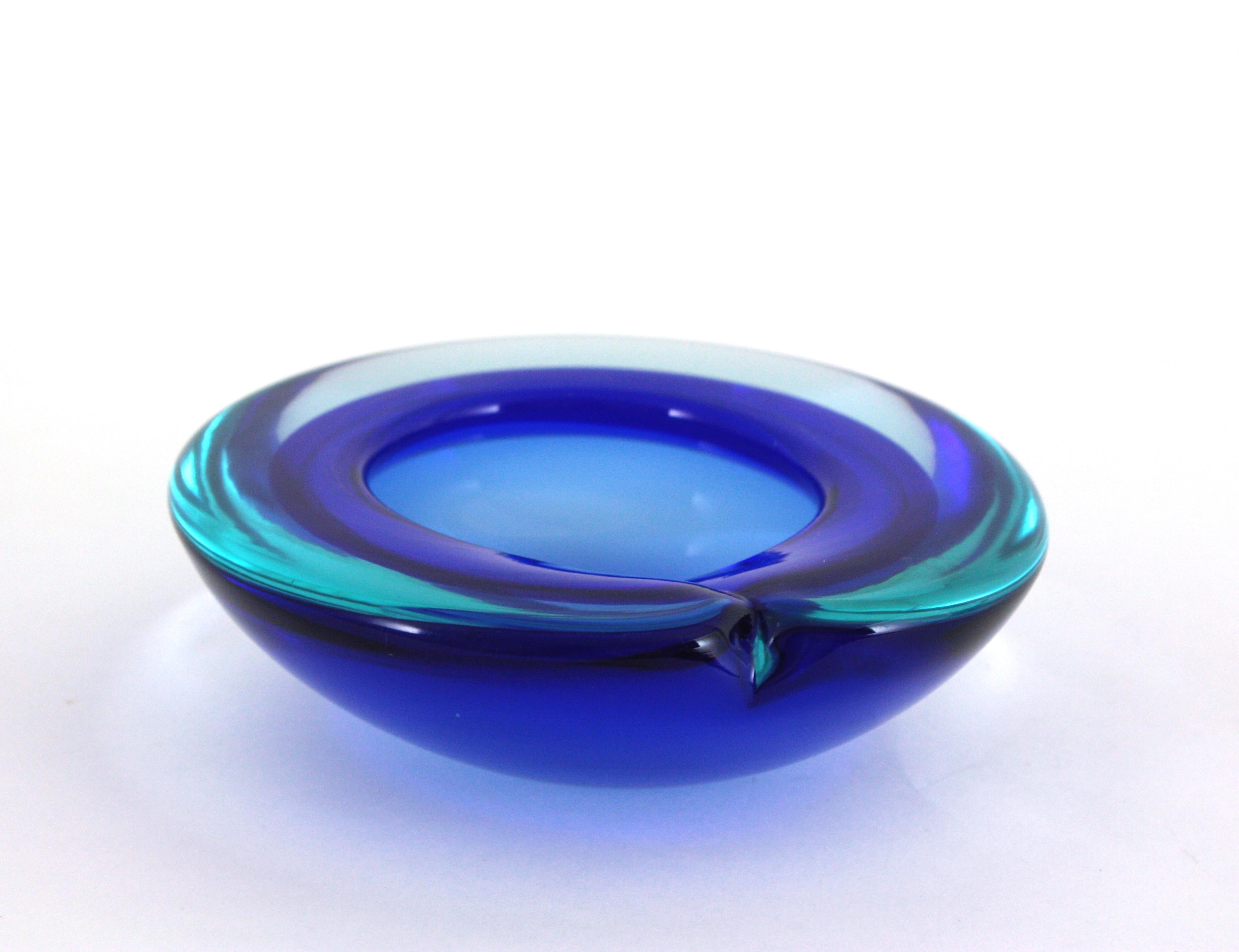 Archimede Seguso Cuenco de cristal de Murano Azul Sommerso en venta 3