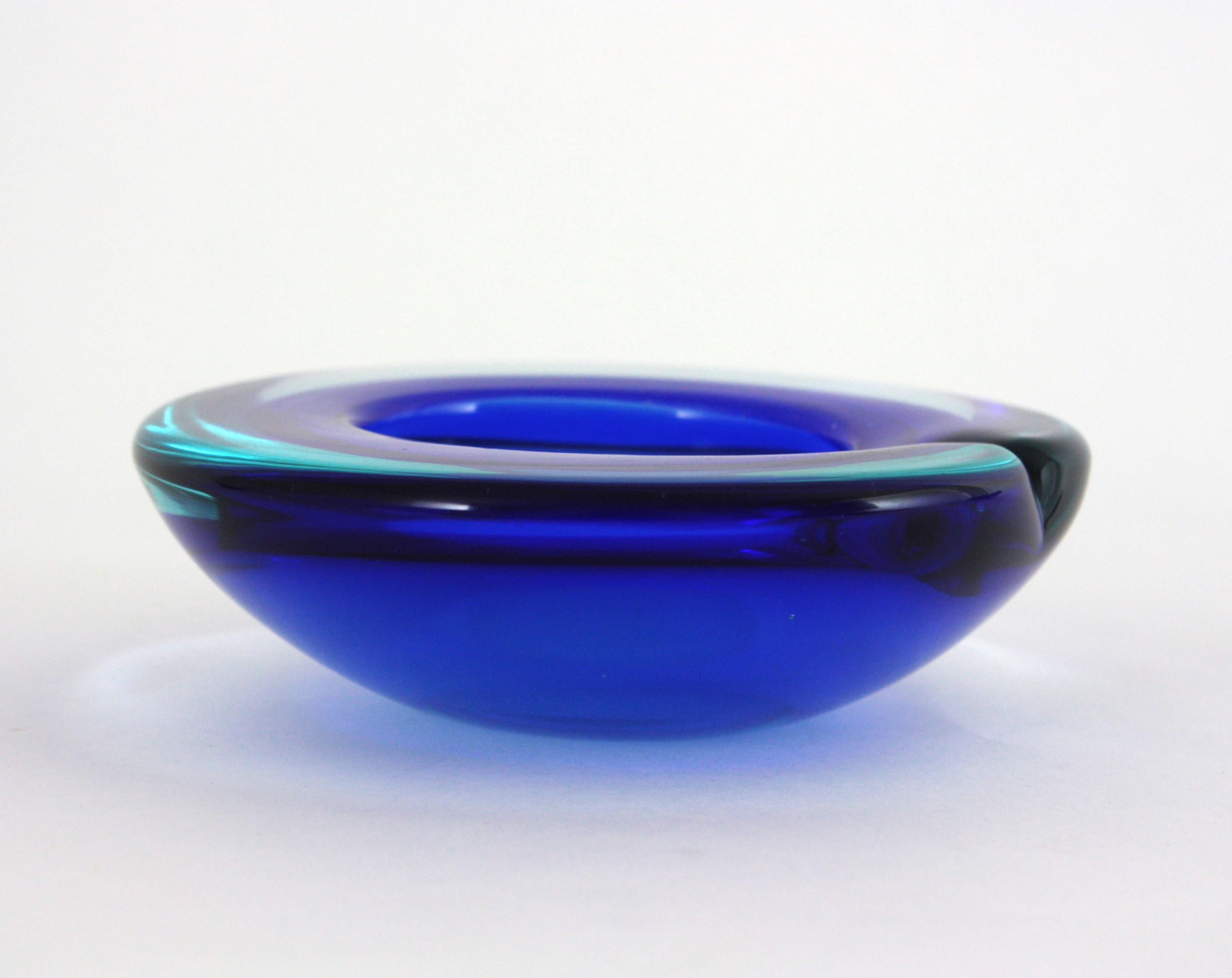 Archimede Seguso Cuenco de cristal de Murano Azul Sommerso en venta 4