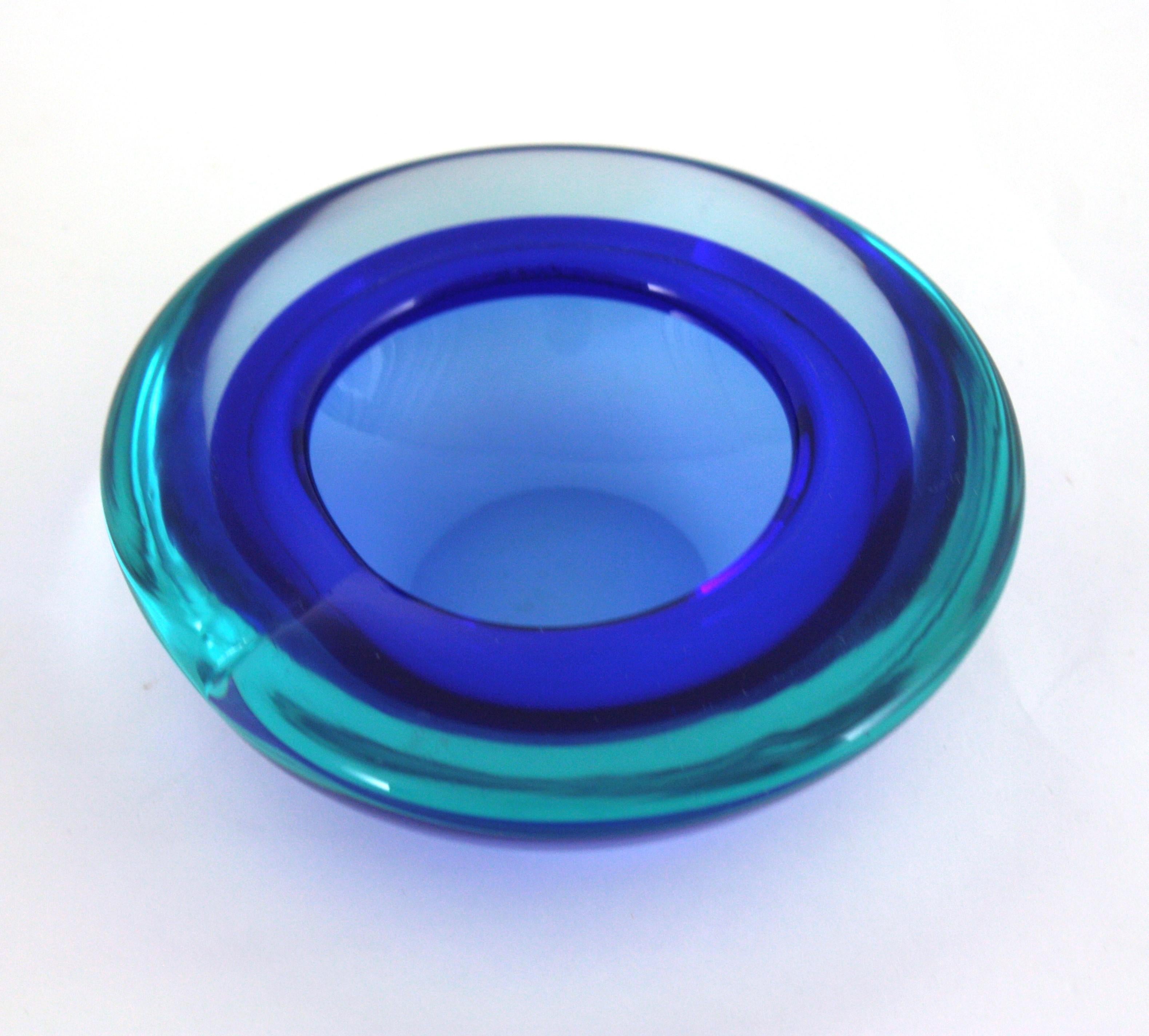 Archimede Seguso Cuenco de cristal de Murano Azul Sommerso Moderno de mediados de siglo en venta