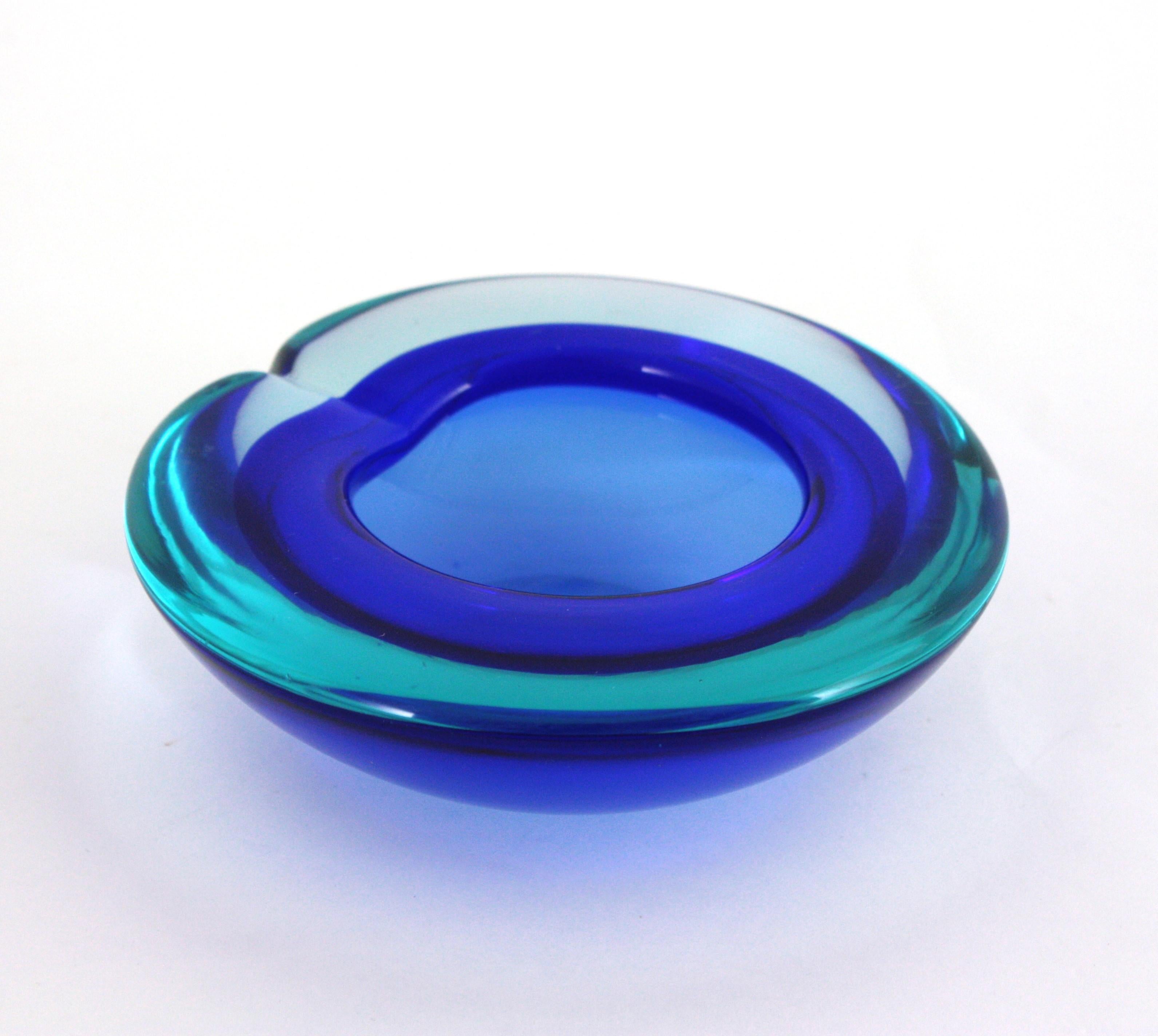 Archimede Seguso Cuenco de cristal de Murano Azul Sommerso en venta 1