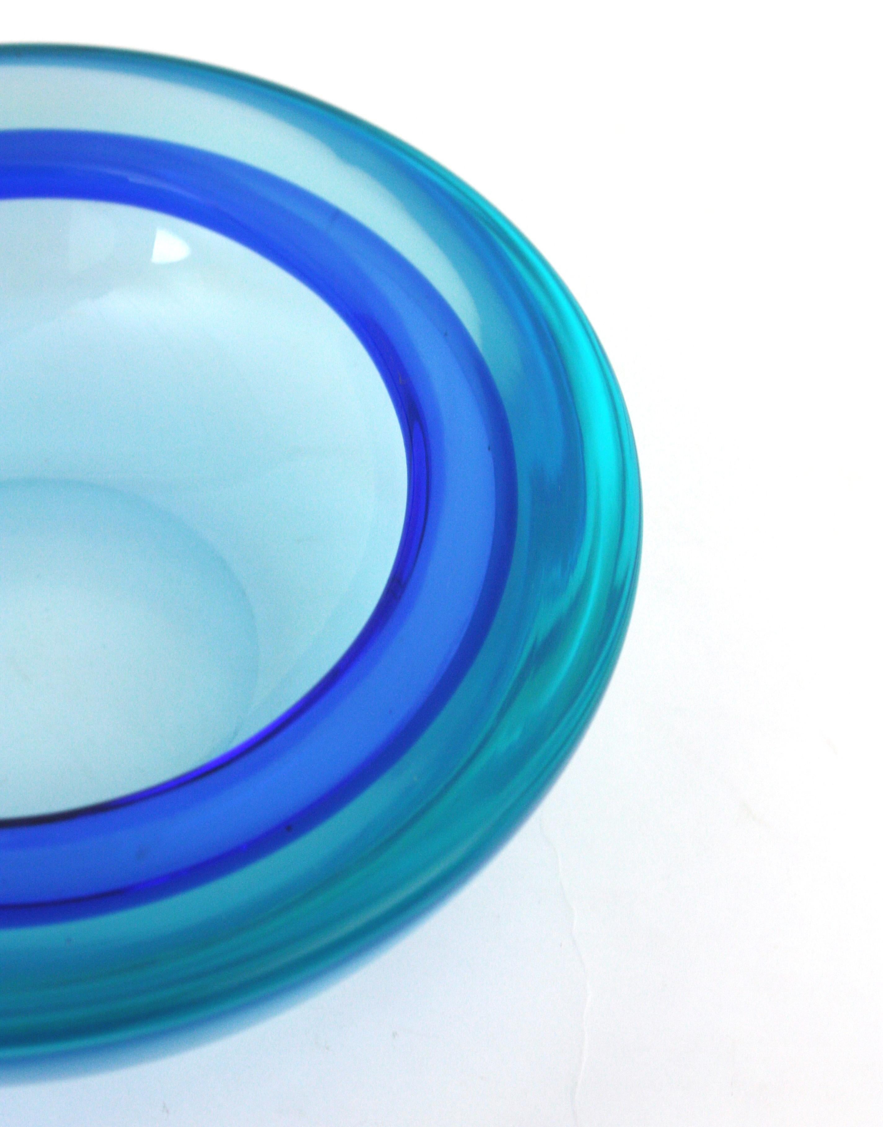 Archimede Seguso Murano Sommerso grand bol en verre bleu en vente 2