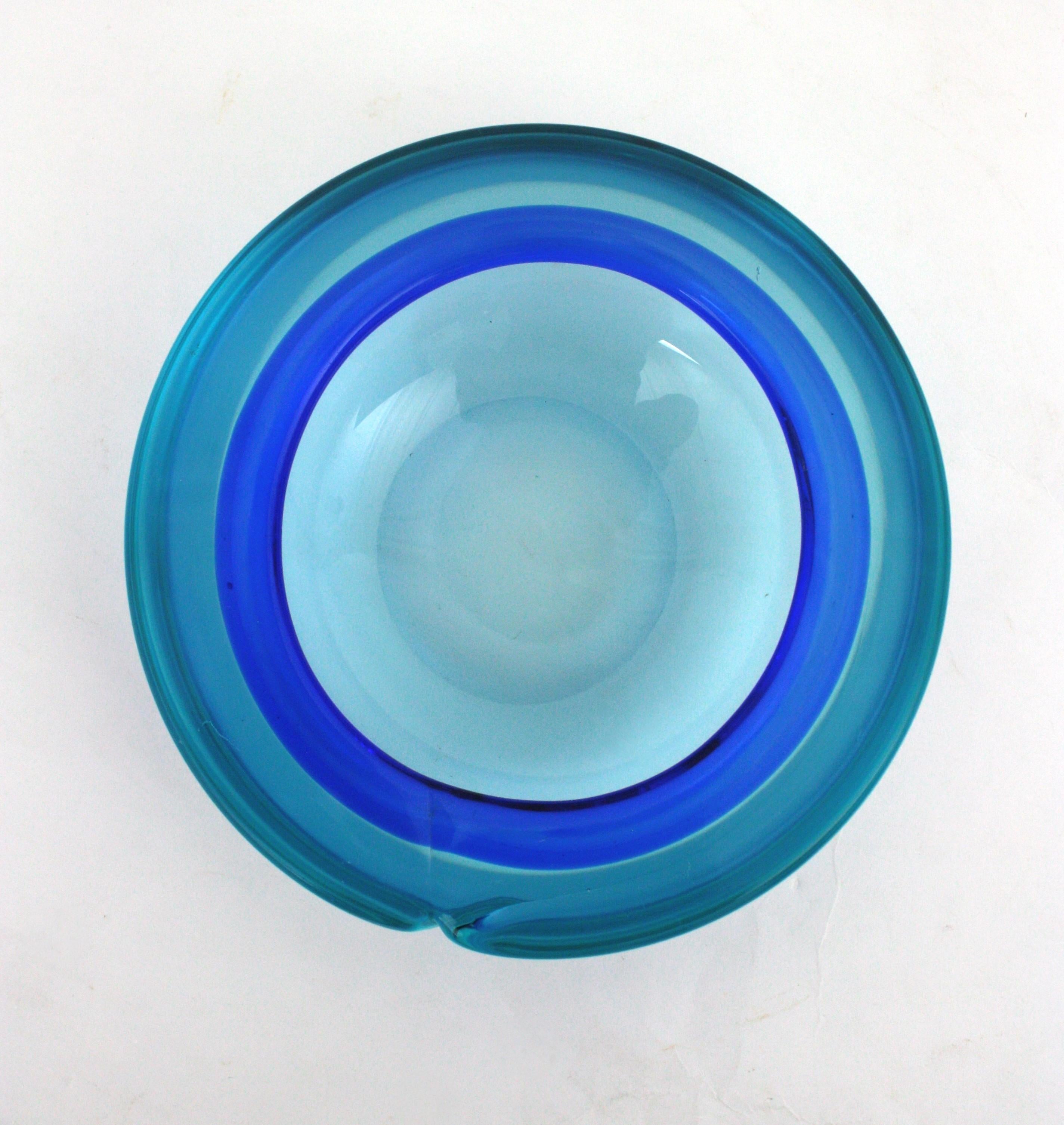 Archimede Seguso Murano Sommerso grand bol en verre bleu en vente 3