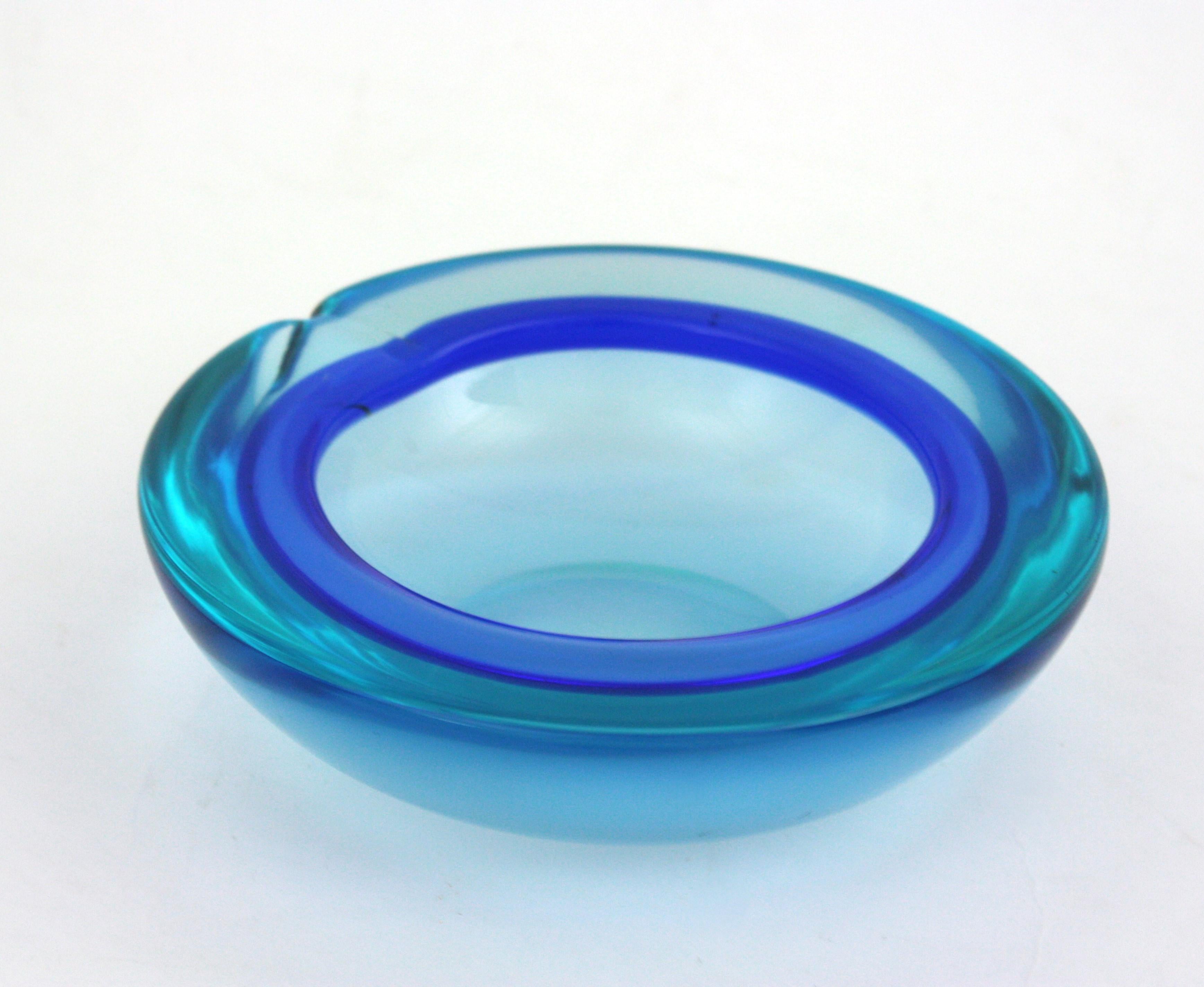 Archimede Seguso Murano Sommerso grand bol en verre bleu en vente 4