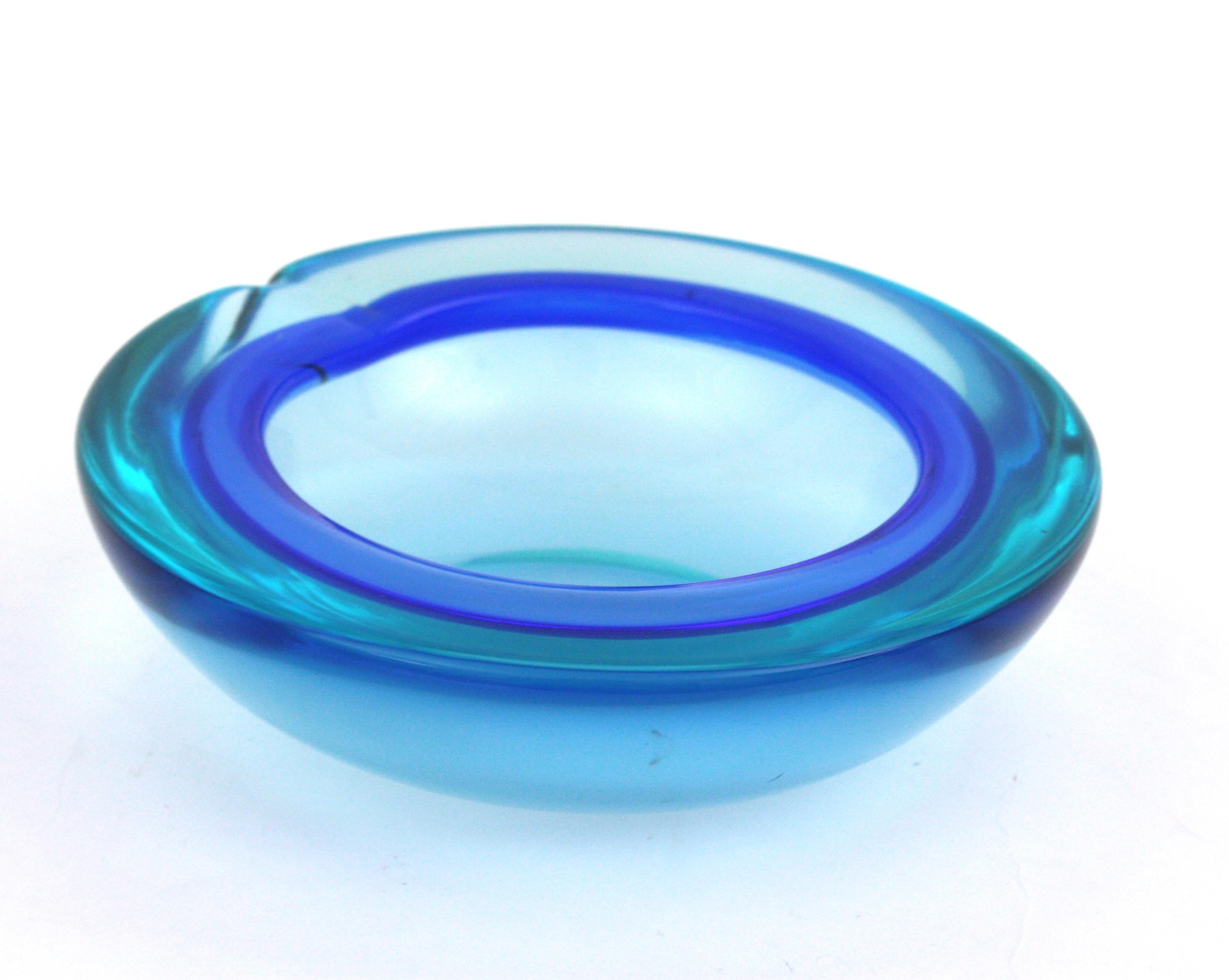 Archimede Seguso Murano Sommerso grand bol en verre bleu en vente 5