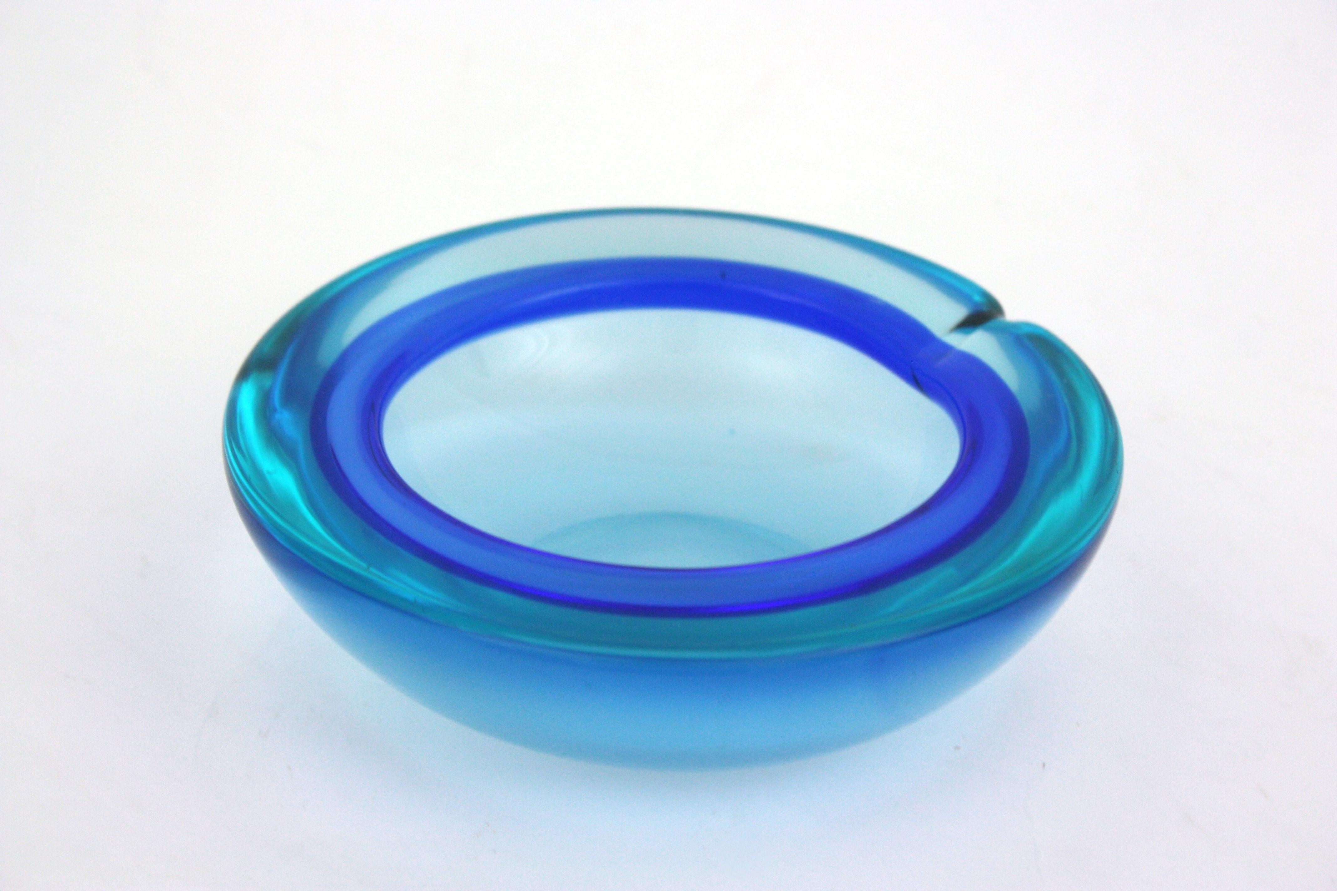 Archimede Seguso Murano Sommerso grand bol en verre bleu en vente 7