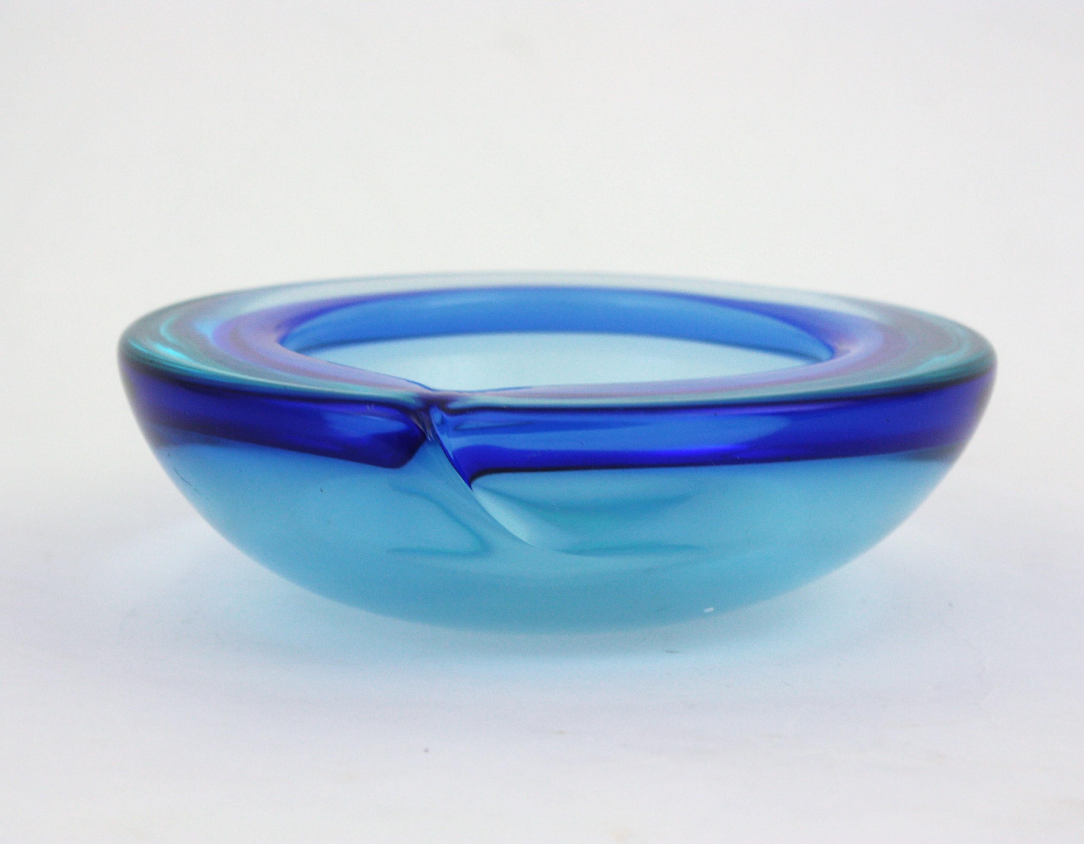 Archimede Seguso Murano Sommerso grand bol en verre bleu en vente 1