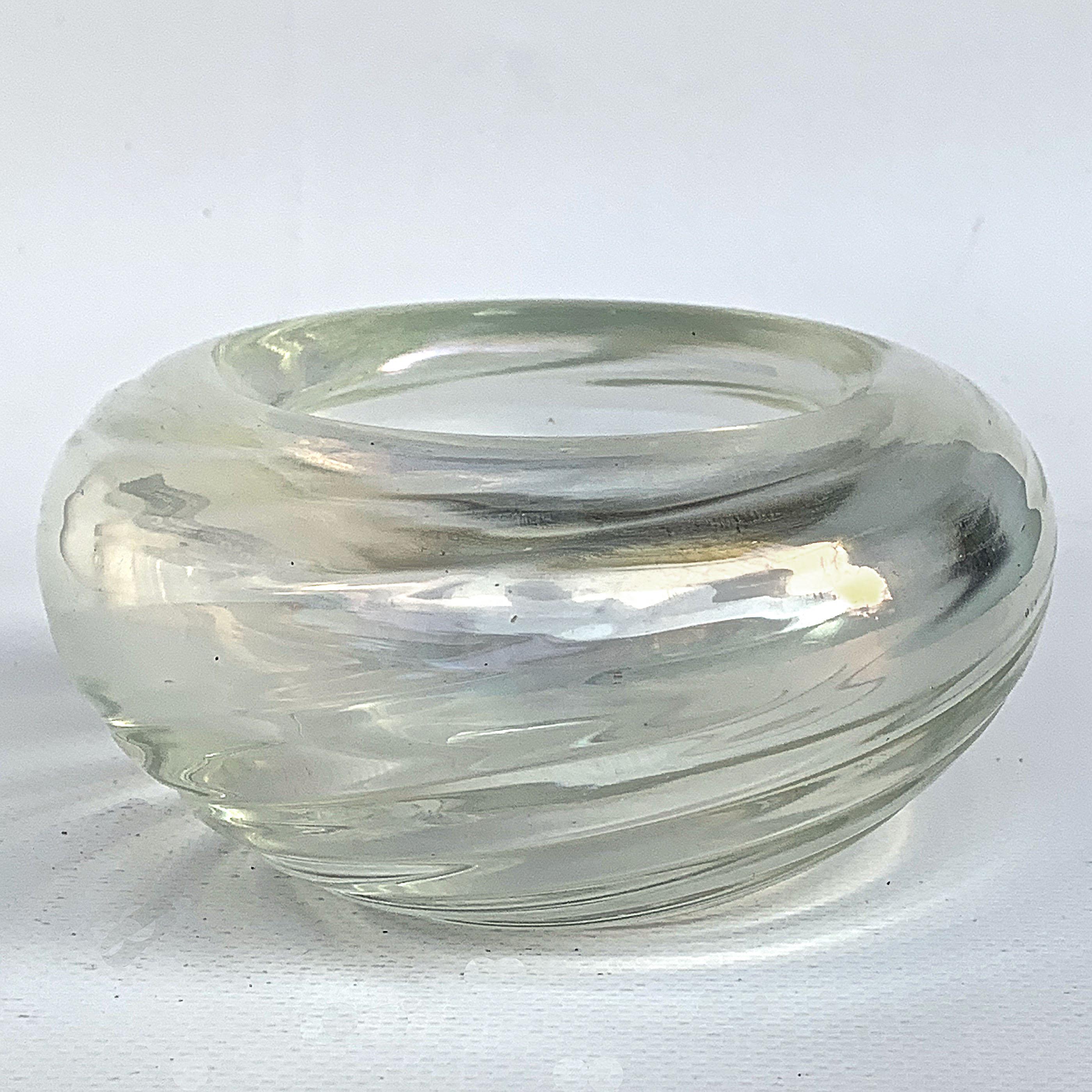 Archimede Seguso Murano, Bowl Opalino Glass iridescent, Italy, Art Glass, 1960s In Good Condition For Sale In Roma, IT