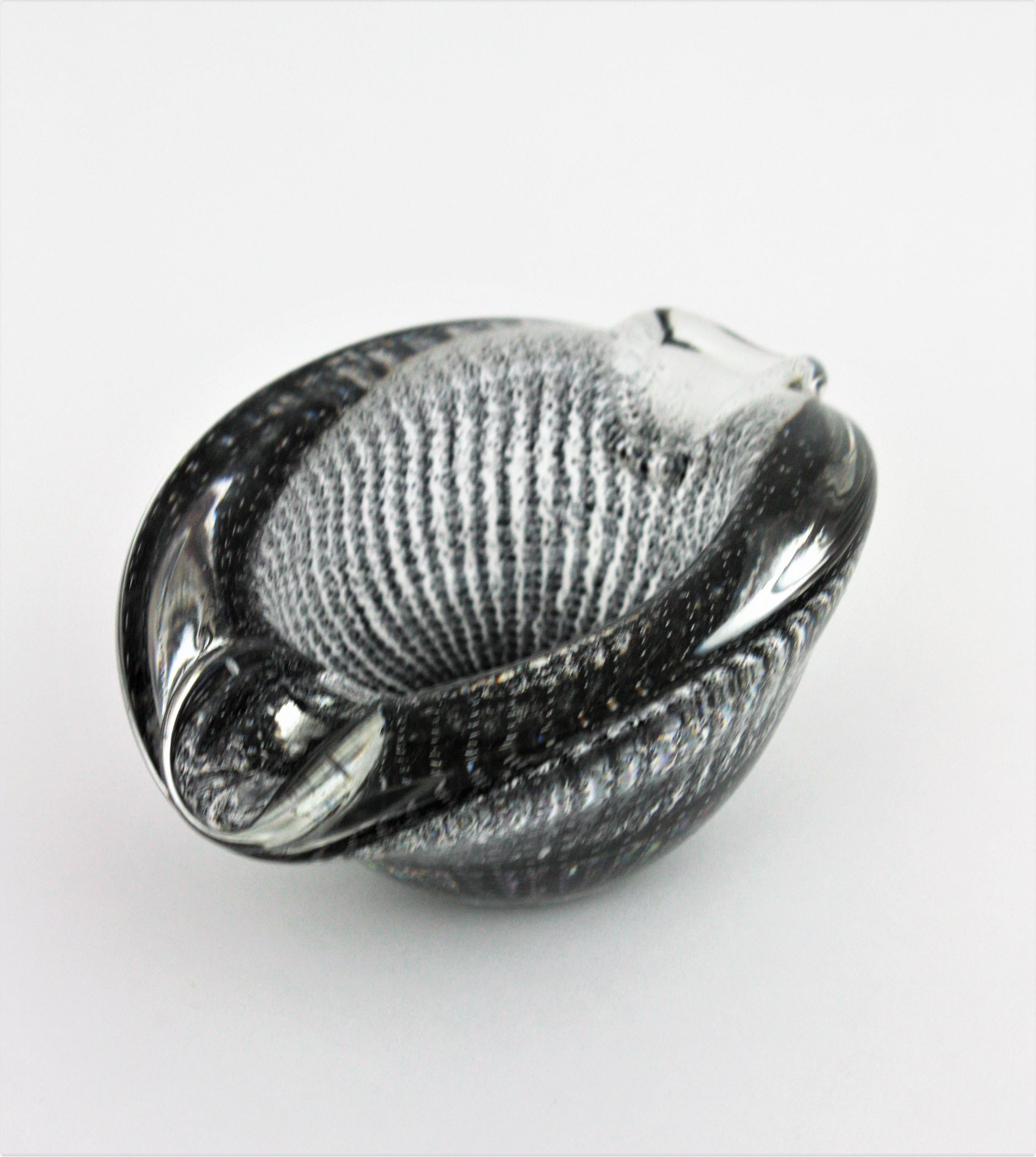 Archimede Seguso Murano Bullicante Bol ou cendrier en verre d'art noir et transparent en vente 1