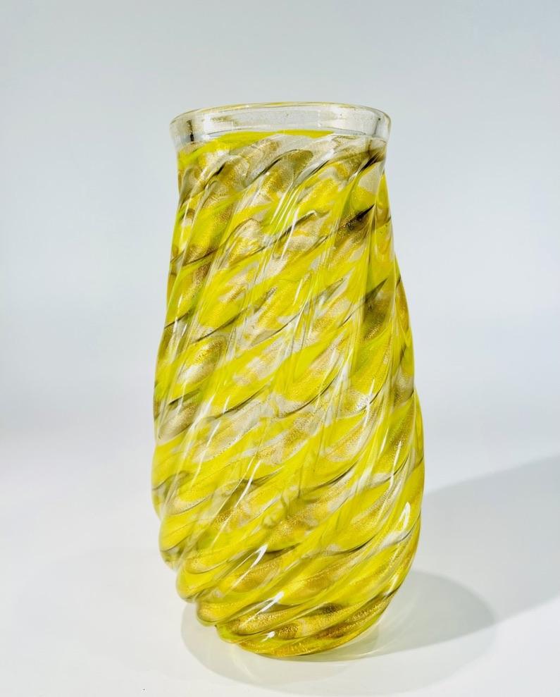 Incroyable vase Archimede Seguso Murano jaune costolato et venturine circa 1960
