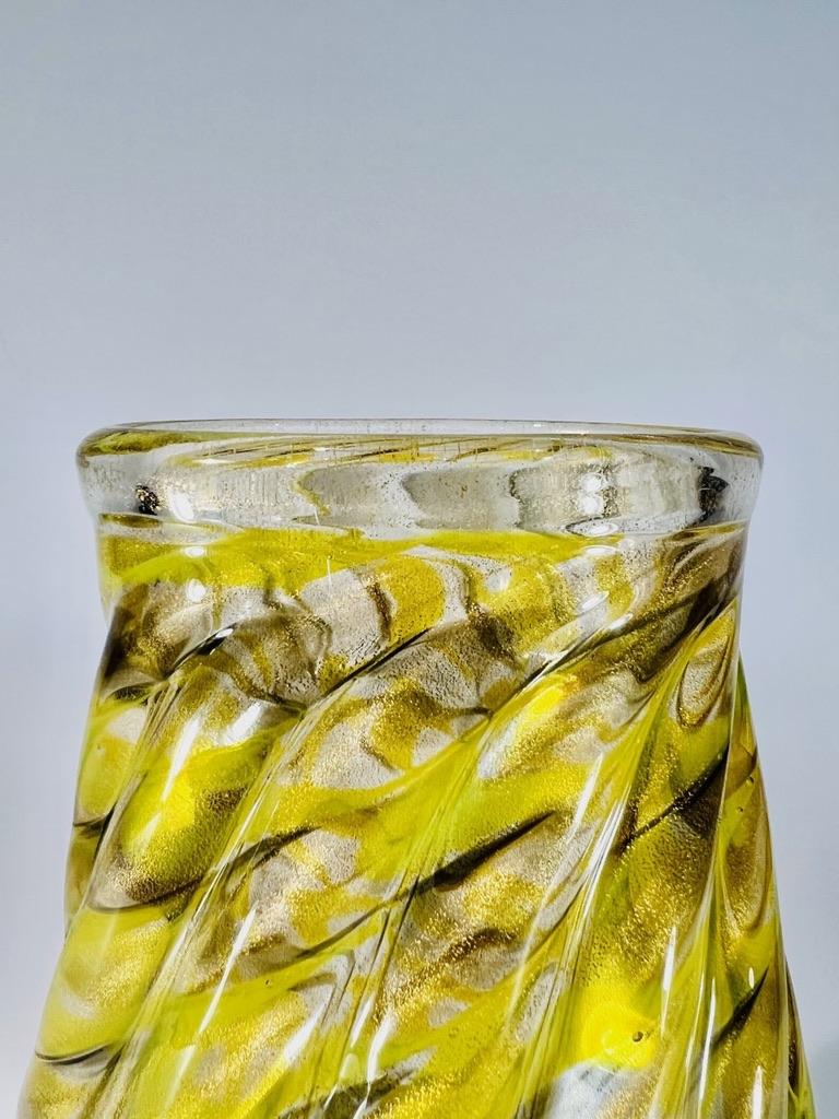 International Style Archimede Seguso Murano Glass 1960 yellow and venturine vase For Sale