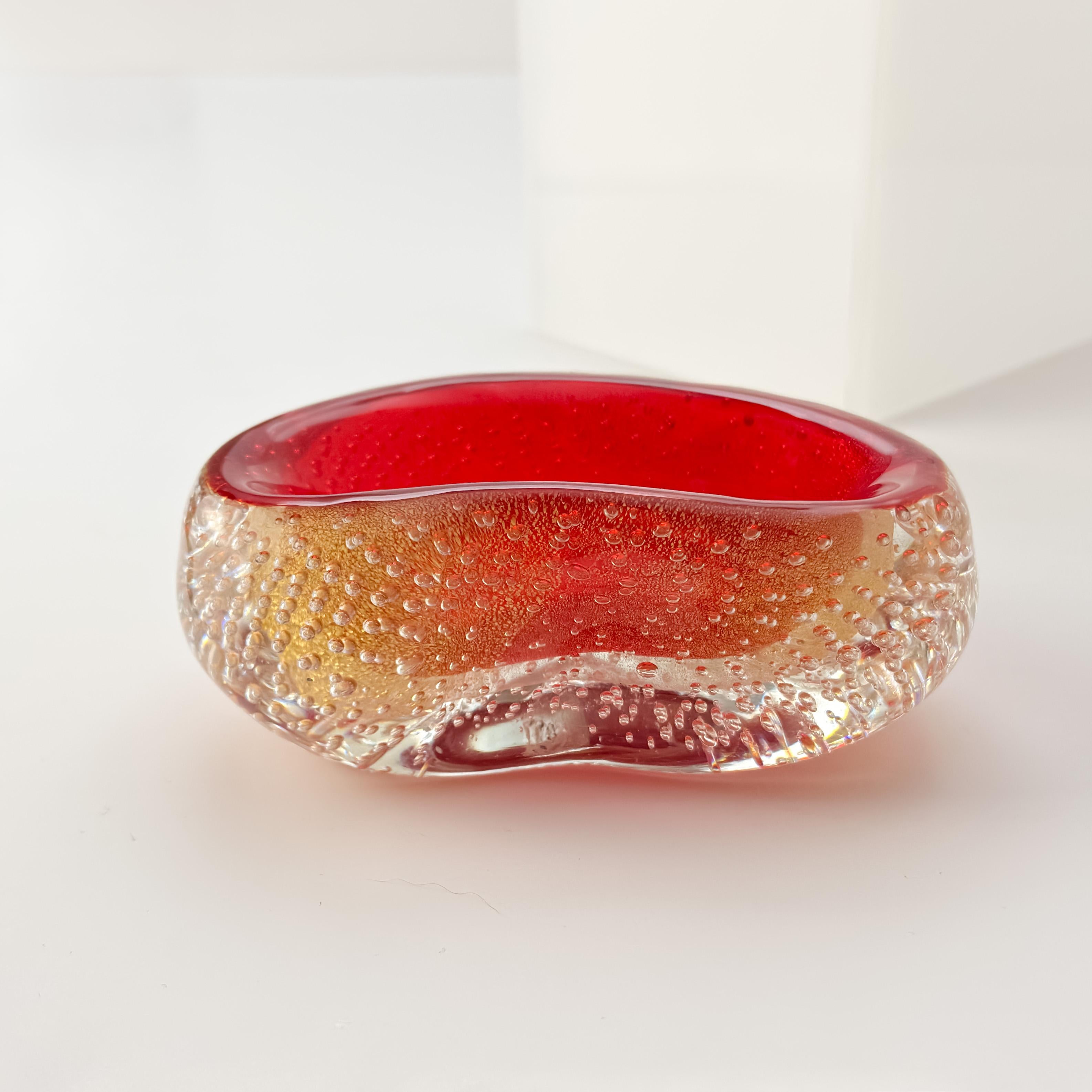 Archimede Seguso, Murano Glass Schale, Roter Sommerso, Goldeinschluss c.1950s Italien (20. Jahrhundert) im Angebot