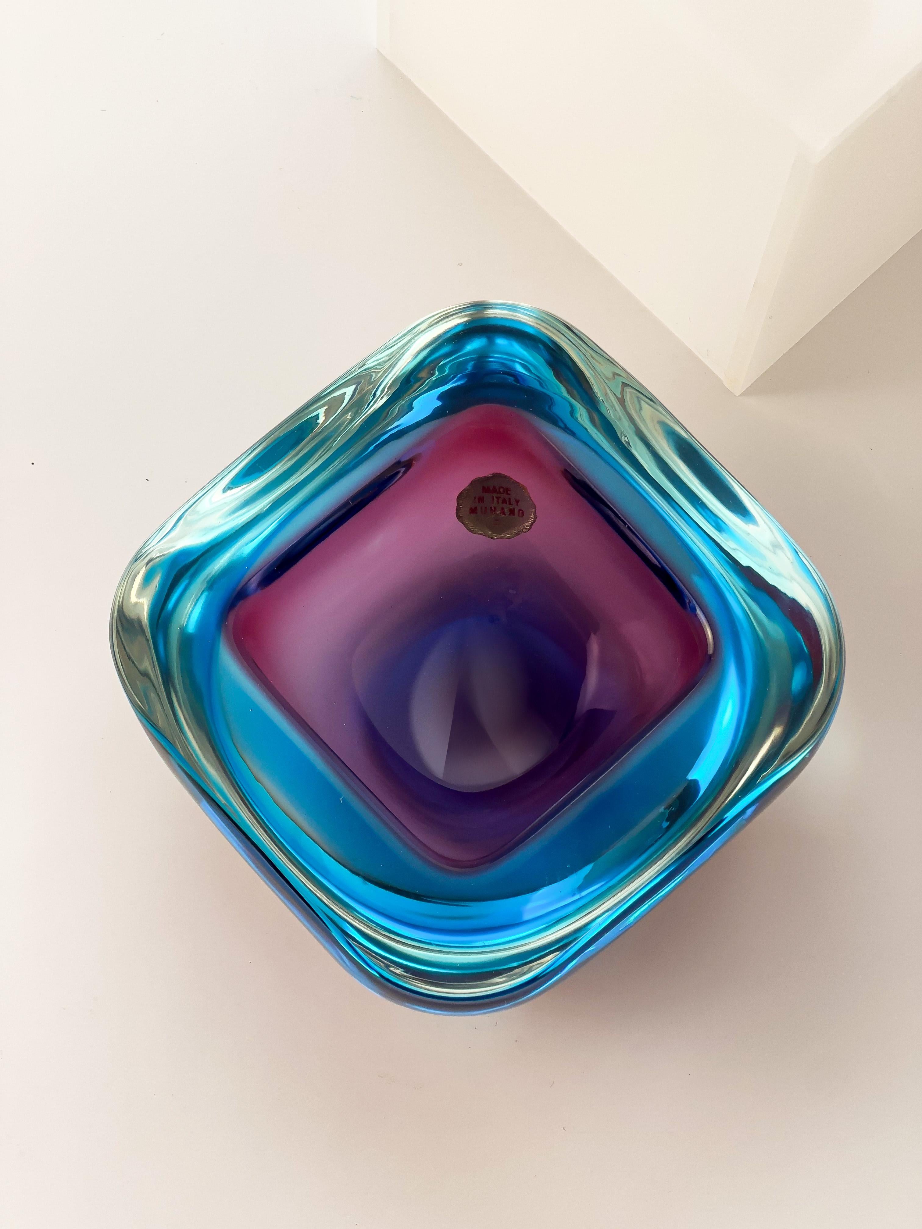 A Murano glass bowl by the famed glass maestro Archimede Seguso, Italy, circa 1960s.

Handcrafted in the geode style using the renowned sommerso technique, this piece showcases a striking interplay of colour—a luminous cyan-turquoise exterior
