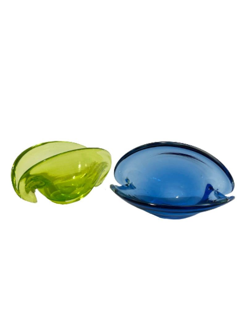 Archimede Seguso murano glass clam shell bowls, Italy, 1960s

Archimede Seguso murano glass clam shell shaped bowls. Blue and green bowls with 2 surfaces. One at the bottom to stand up and one at the side to lie down.

The measurements are 9,7