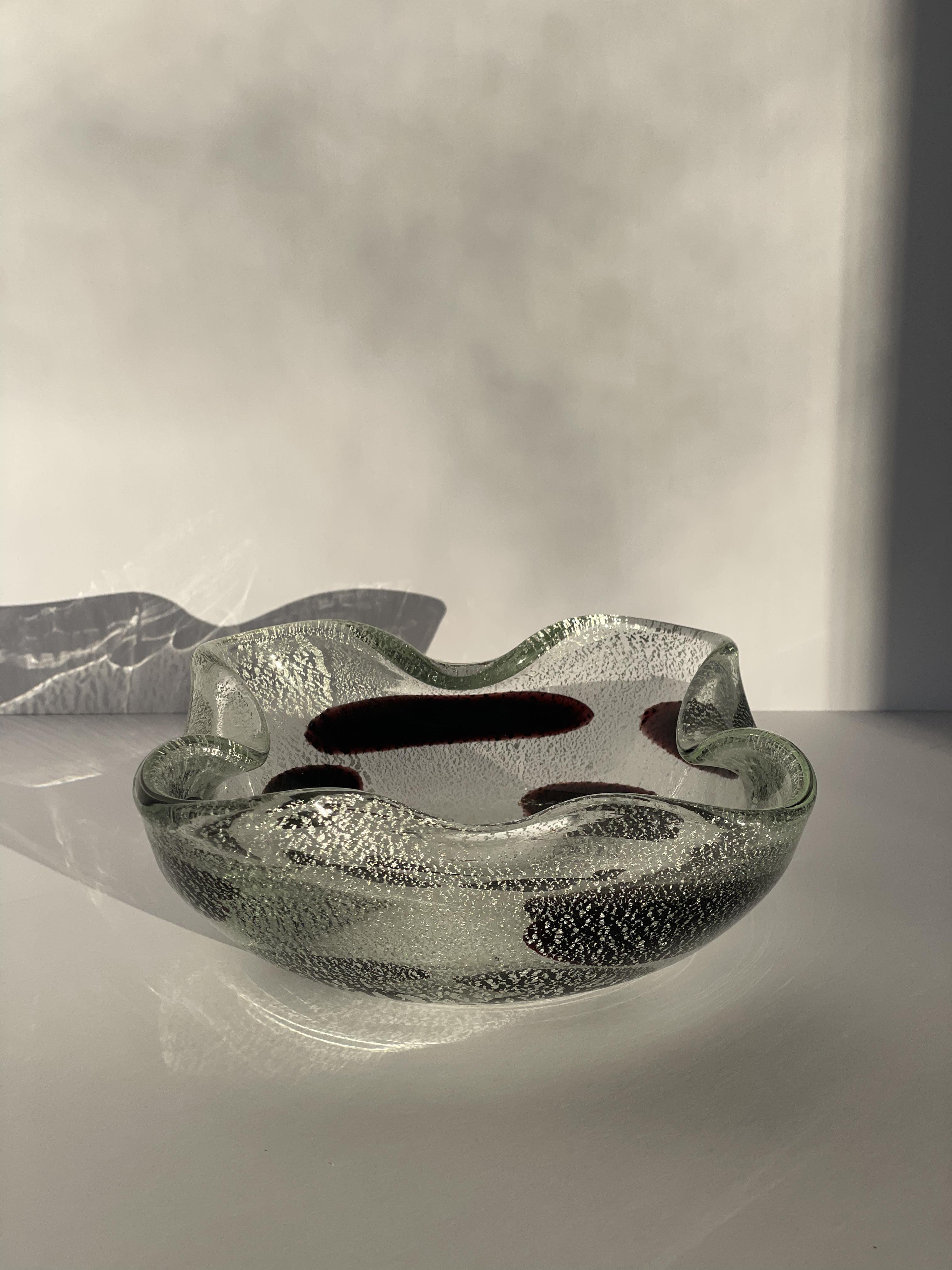 Milieu du XXe siècle Archimede Seguso Murano Glass Trinket Bowl Silver Aventurine & Purple Macchie en vente