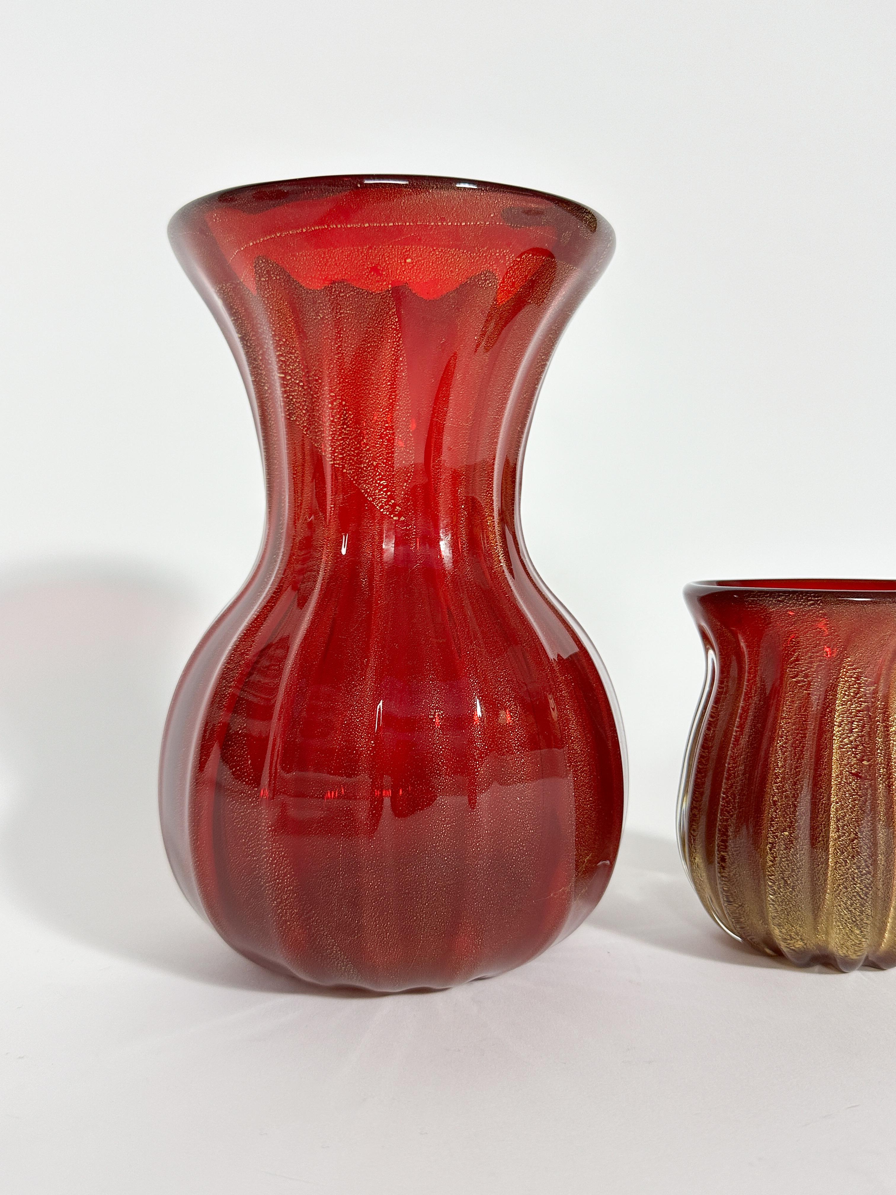 Italiano Vaso in vetro di Murano Archimede Seguso Rosso Foglia d'Oro Veneziano 1950s in vendita