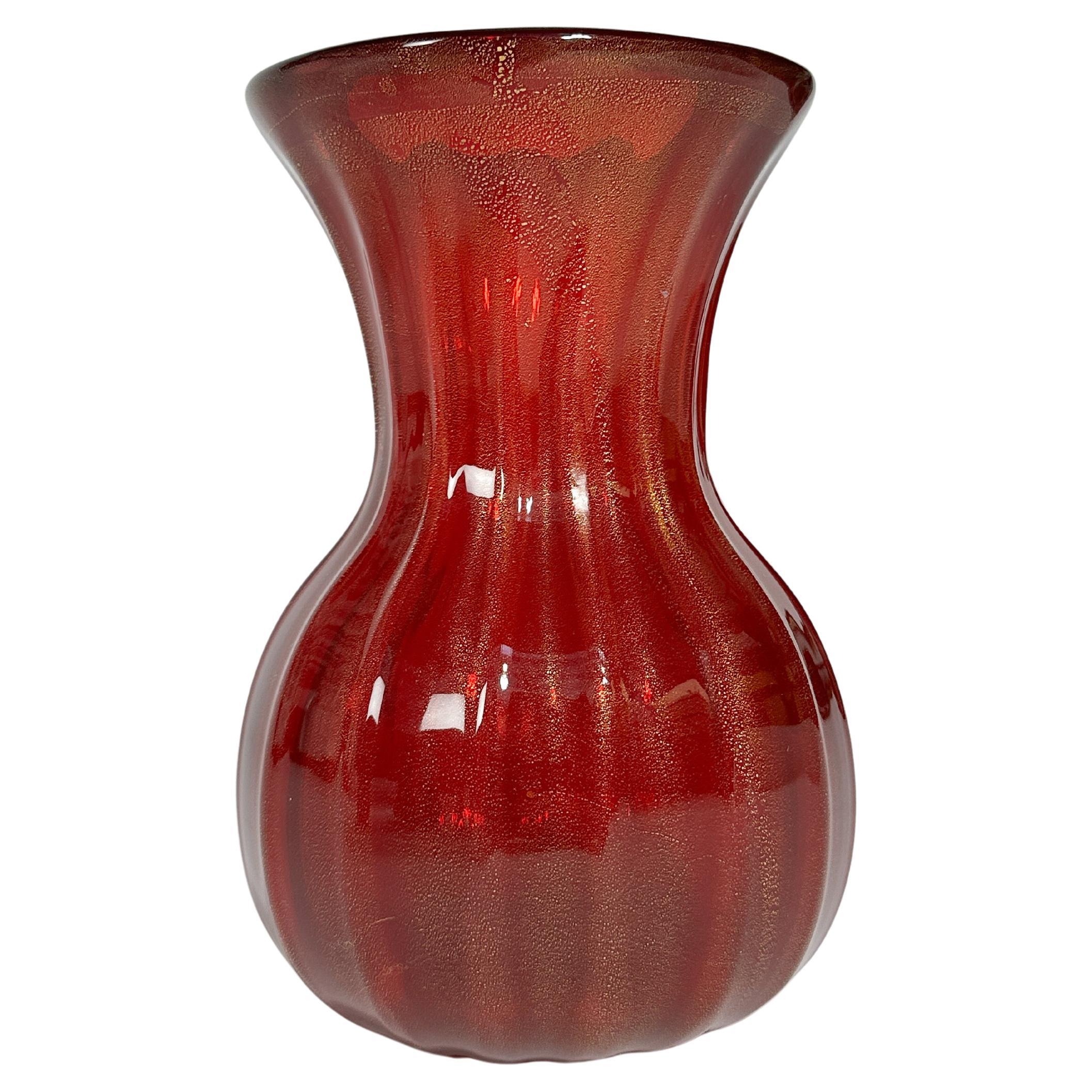 Vaso in vetro di Murano Archimede Seguso Rosso Foglia d'Oro Veneziano 1950s