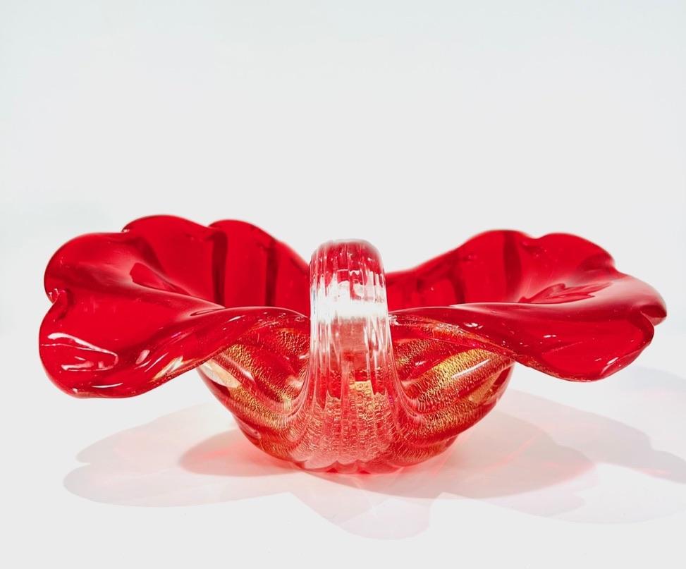 Italian Archimede Seguso Murano glass with gold cornucopia rubi costolato circa 1950 For Sale