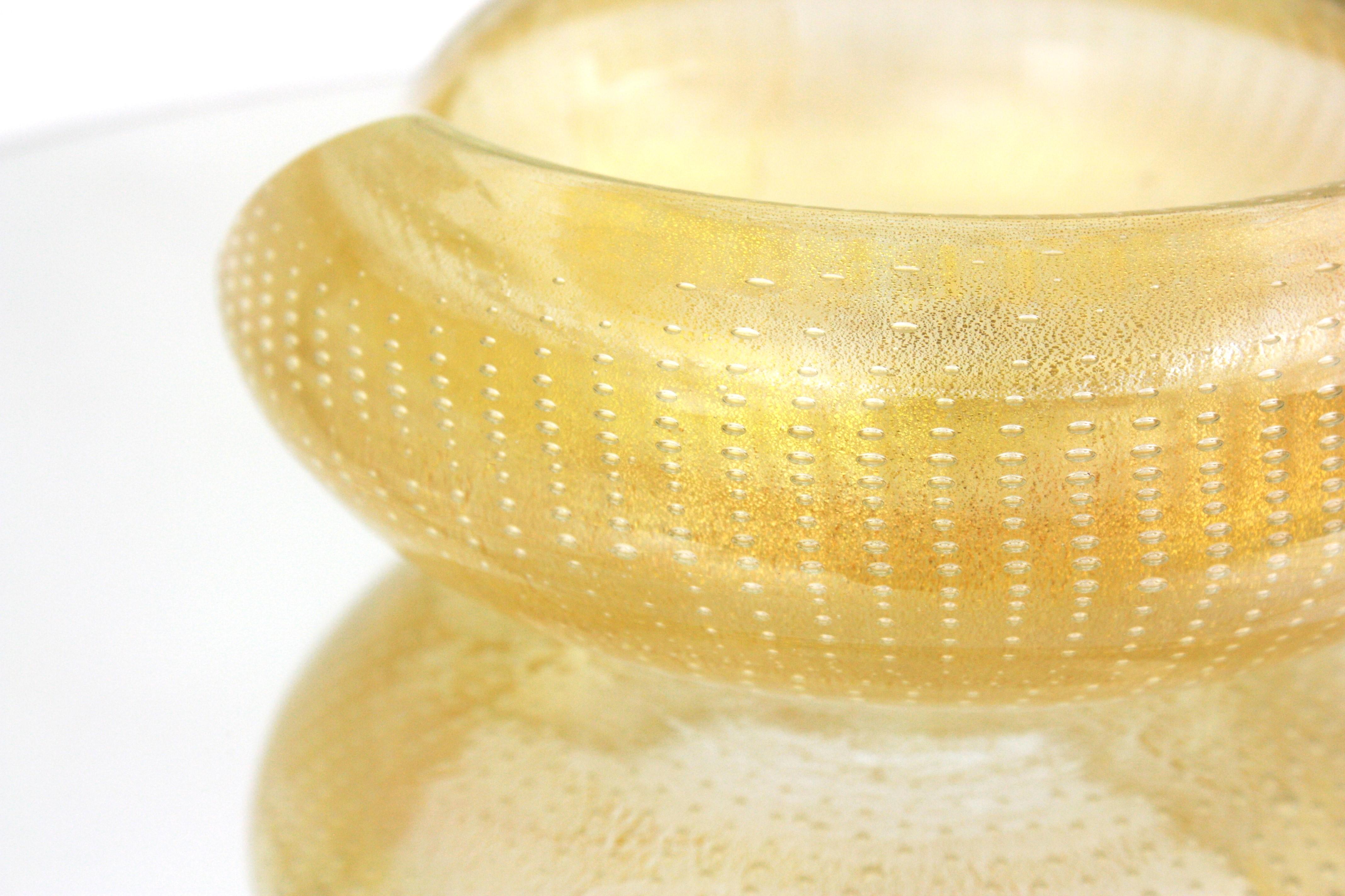 Mid-Century Modern Archimede Seguso Murano Gold Dust Art Glass Bowl with Controlled Bubbles For Sale