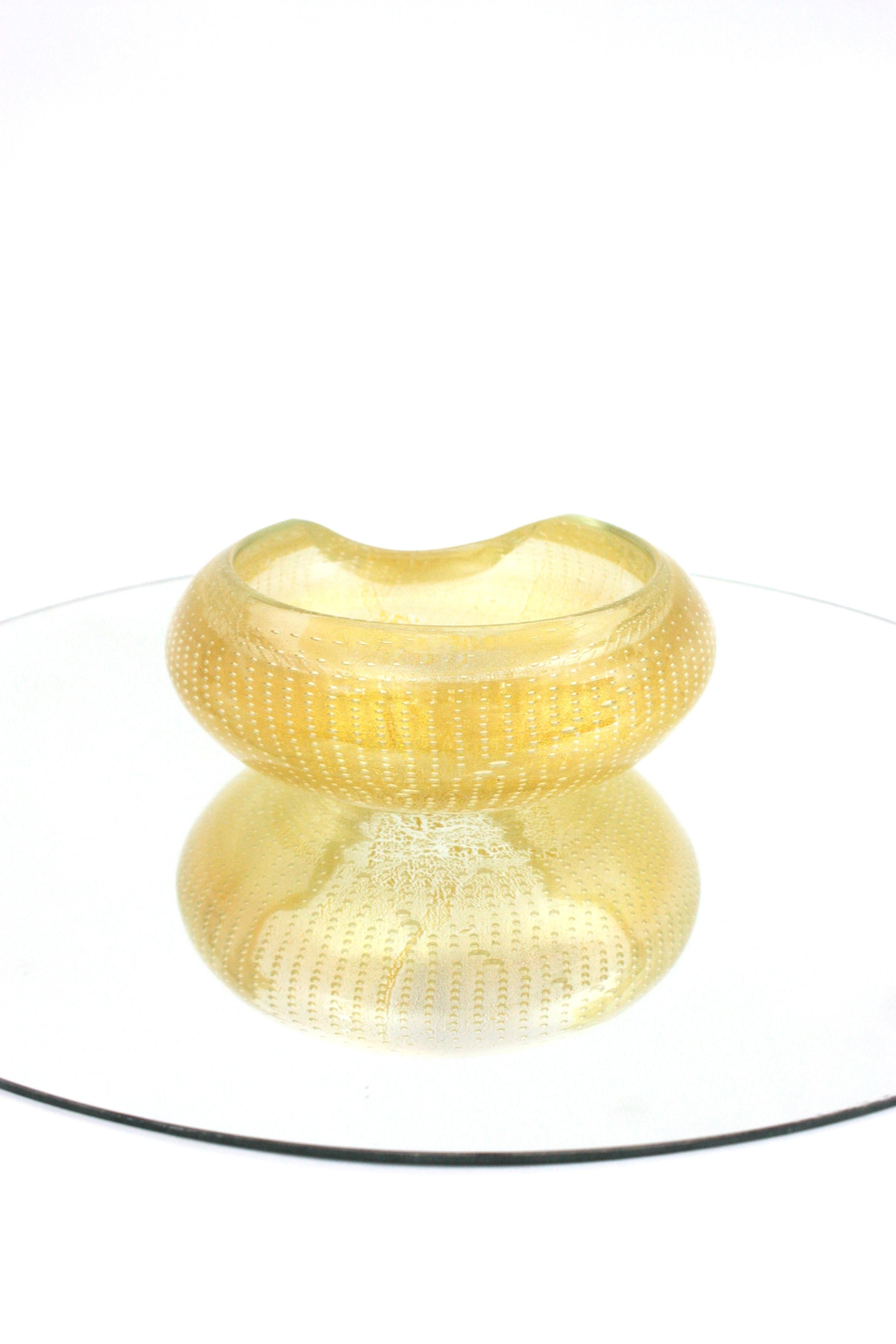 20th Century Archimede Seguso Murano Gold Dust Art Glass Bowl with Controlled Bubbles For Sale