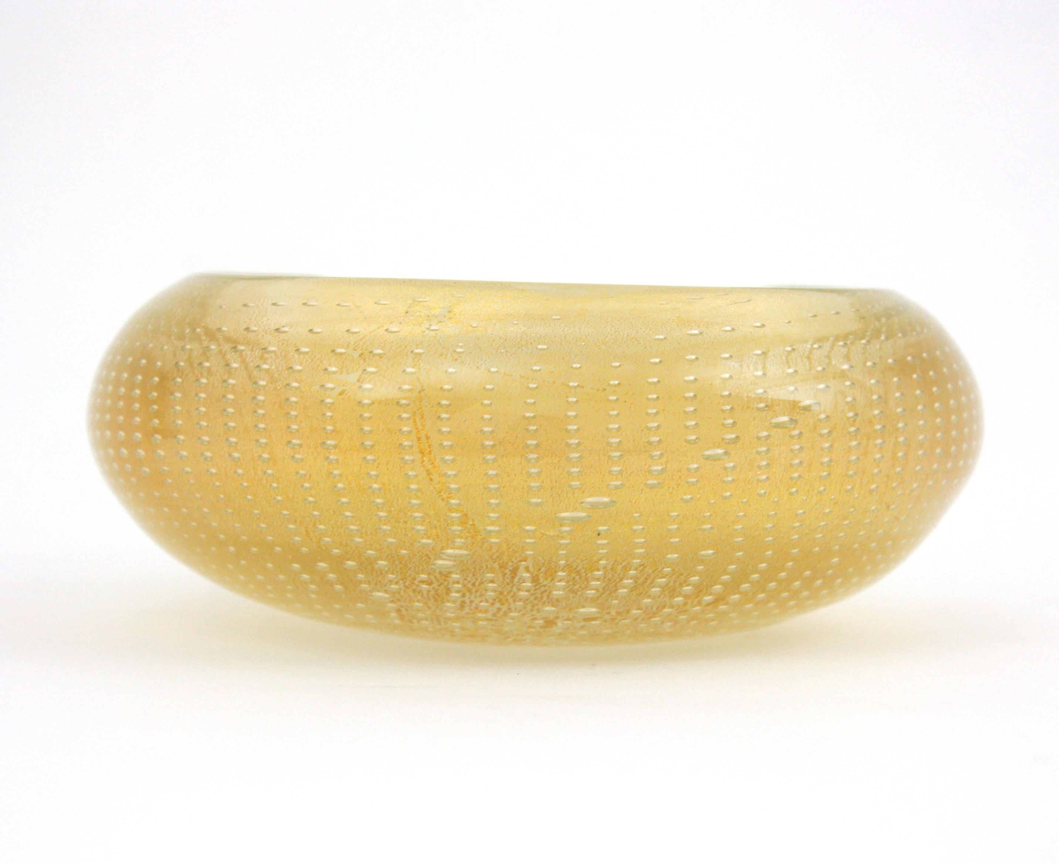 Archimede Seguso Murano Gold Dust Art Glass Bowl with Controlled Bubbles For Sale 1