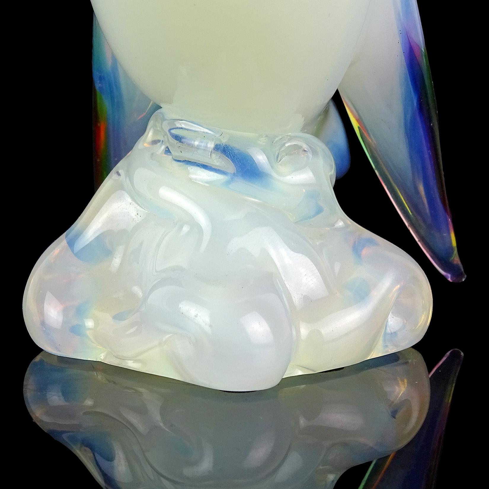Archimede Seguso Murano Opal Rainbow Feathers Italian Art Glass Bird Figurine In Good Condition In Kissimmee, FL