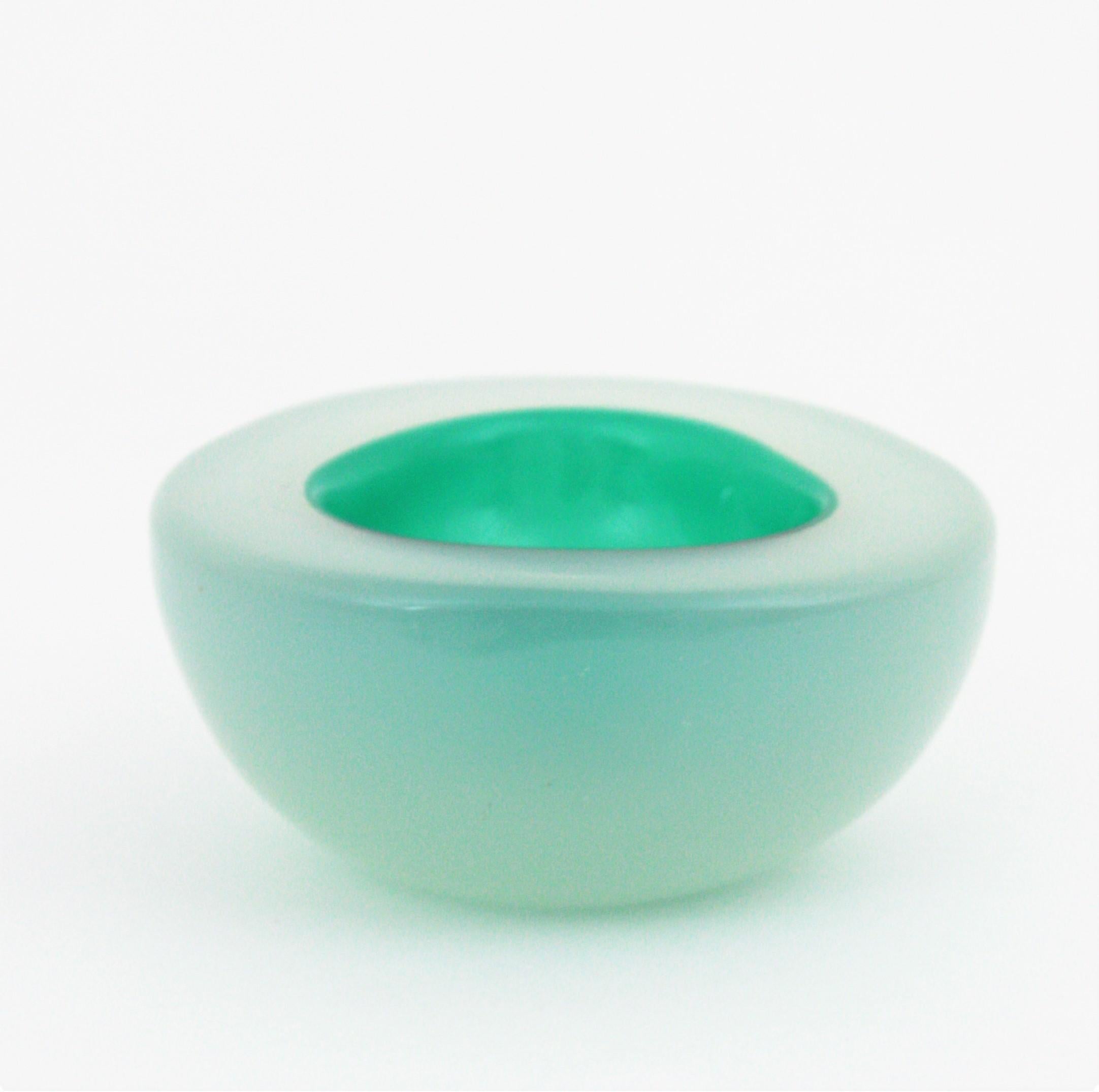 Schale aus Alabastro-Geode-Kunstglas, Murano, Opal, Weiß, Aqua, Grün von Archimede Seguso (Italienisch) im Angebot