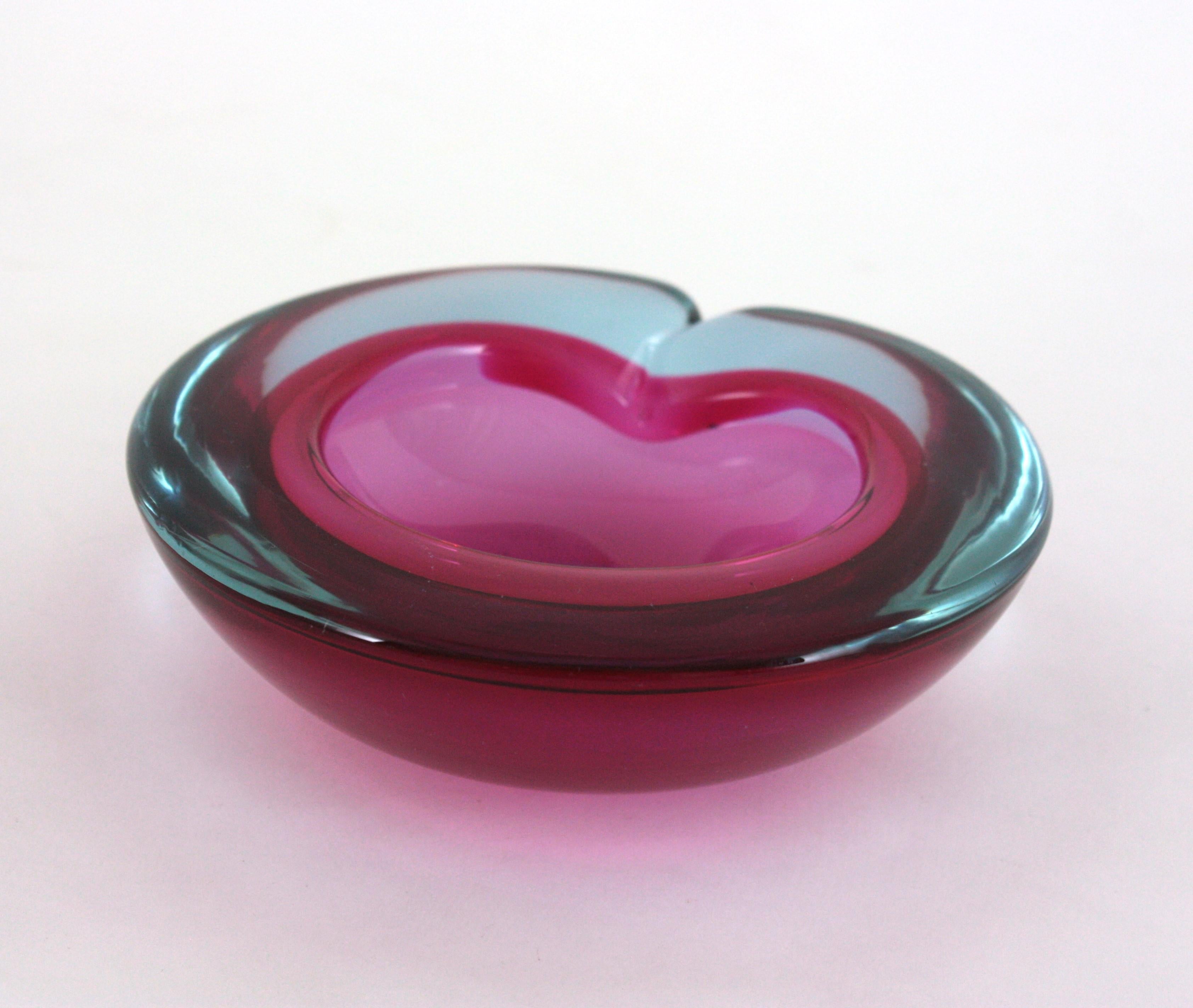 Archimede Seguso Murano Pink Fuchsia Sommerso Art Glass Bowl / Ashtray For Sale 3
