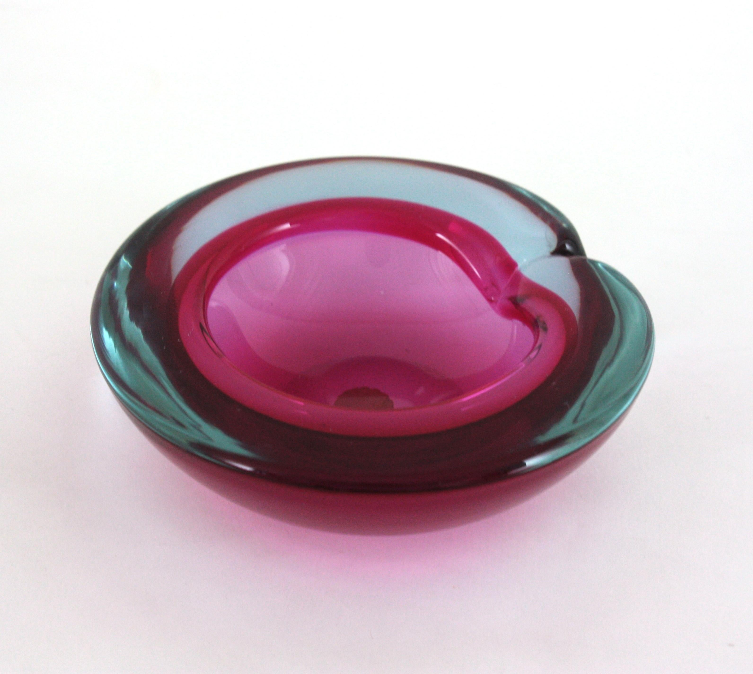 Archimede Seguso Murano Pink Fuchsia Sommerso Art Glass Bowl / Ashtray For Sale 4
