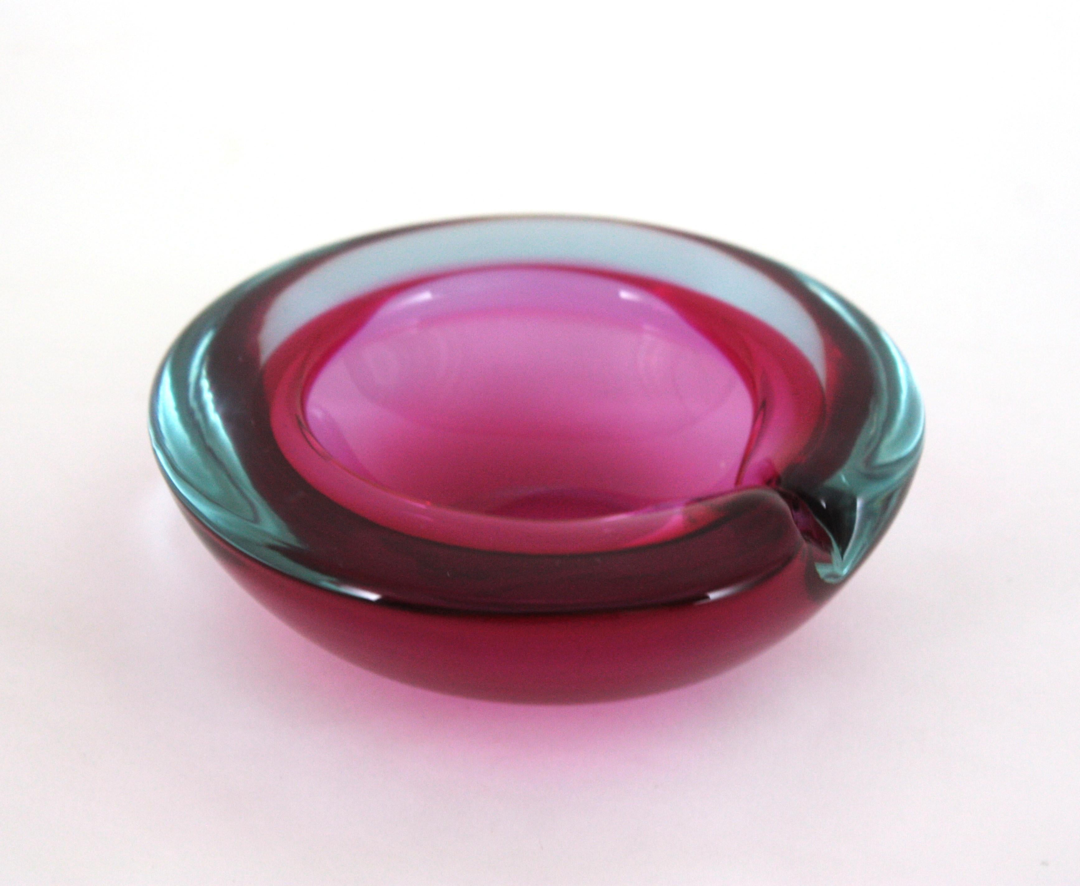 Archimede Seguso Murano Pink Fuchsia Sommerso Art Glass Bowl / Ashtray For Sale 5