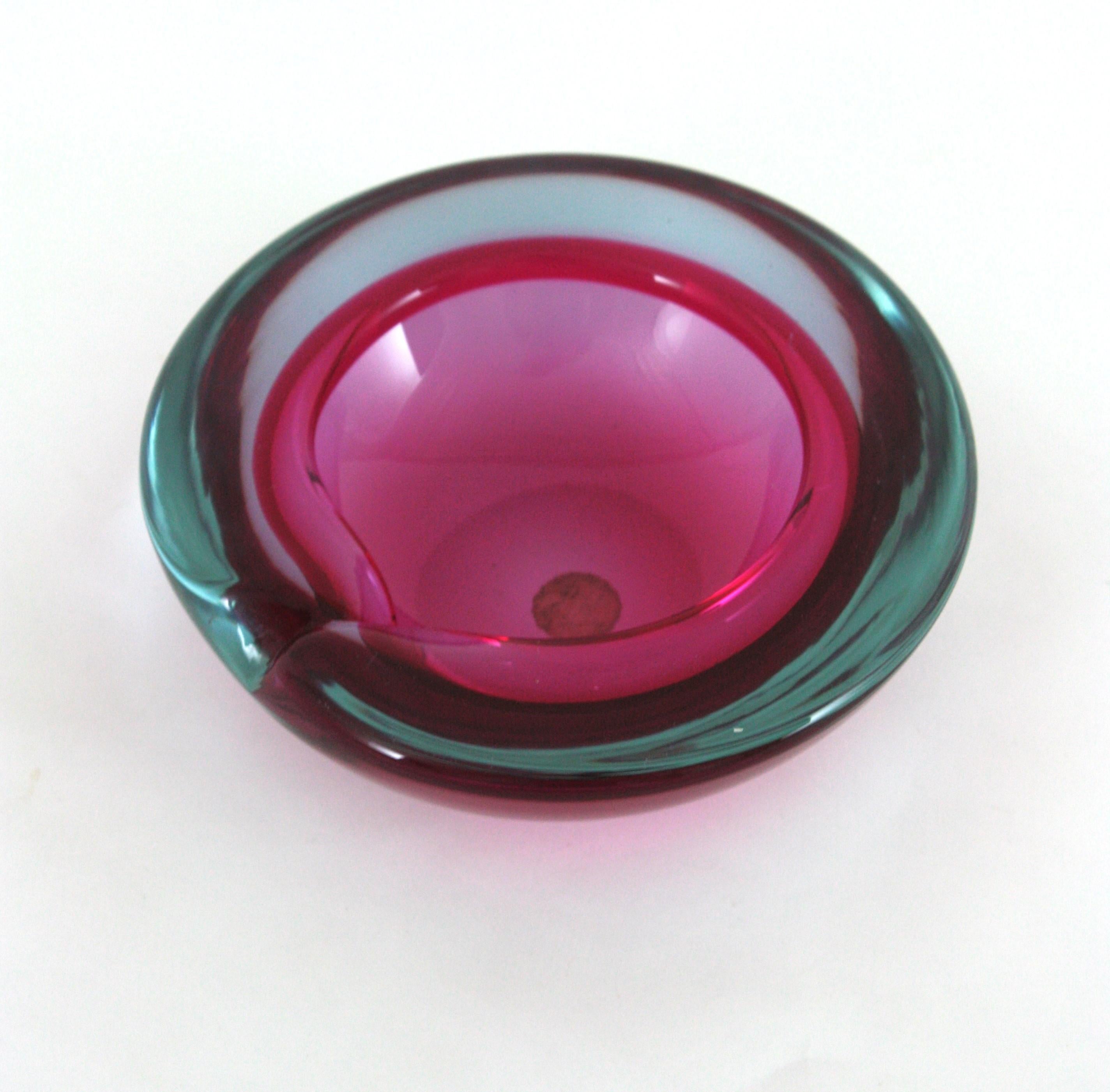 Mid-Century Modern Archimede Seguso Murano Pink Fuchsia Sommerso Art Glass Bowl / Ashtray For Sale