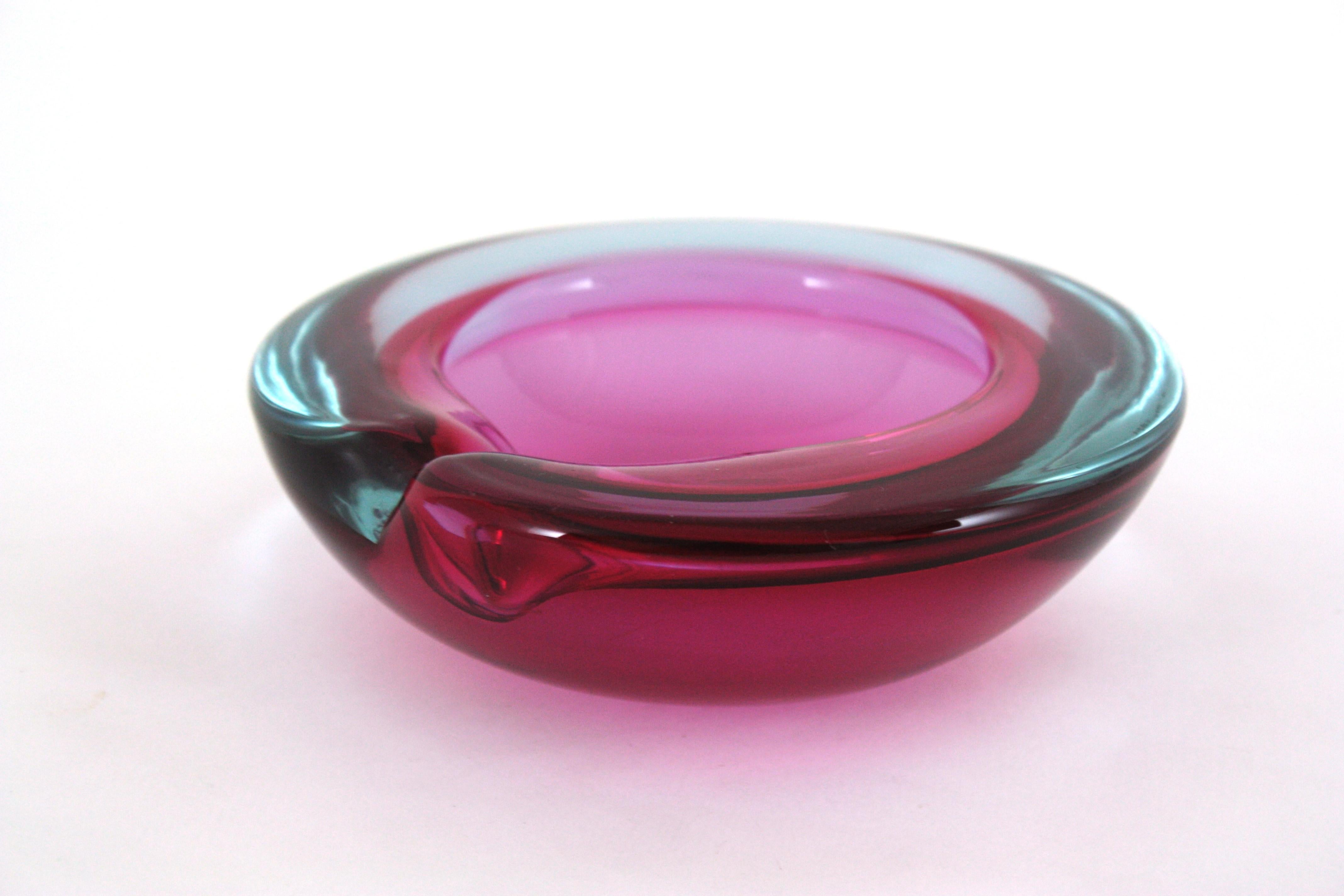 Archimede Seguso Murano Pink Fuchsia Sommerso Art Glass Bowl / Ashtray In Good Condition For Sale In Barcelona, ES