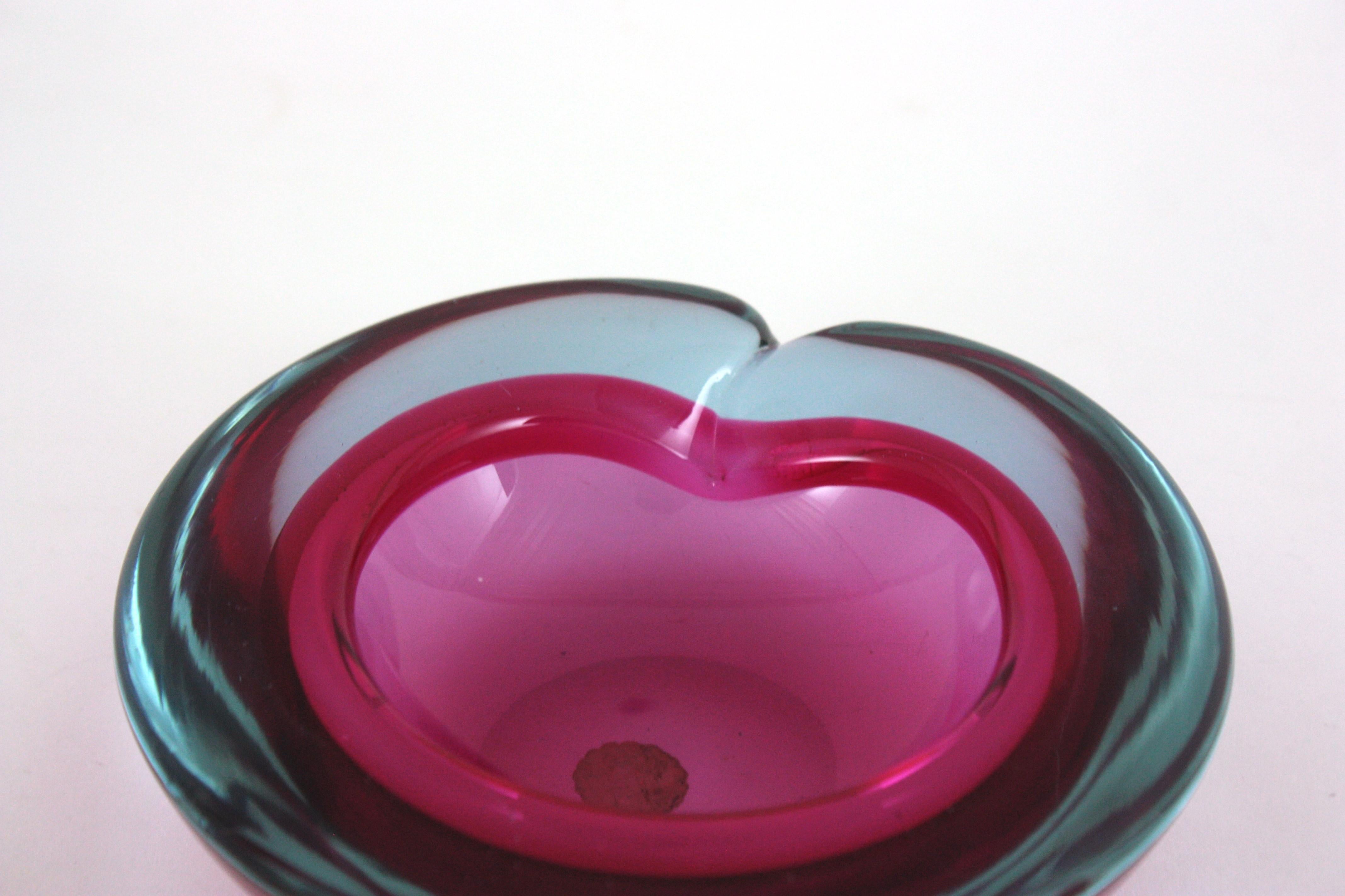 Archimede Seguso Murano Pink Fuchsia Sommerso Art Glass Bowl / Ashtray For Sale 1