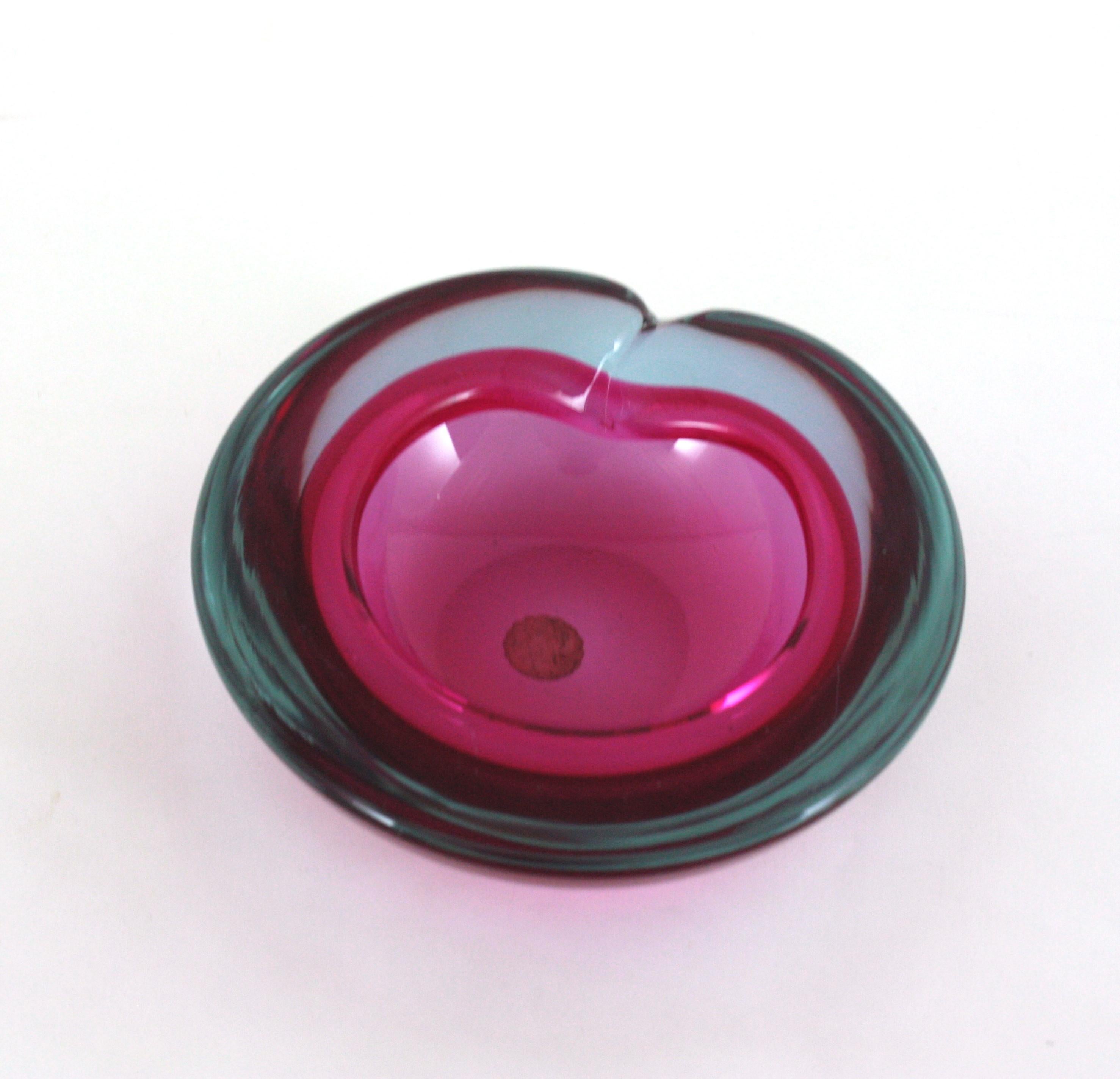 Archimede Seguso Murano Pink Fuchsia Sommerso Art Glass Bowl / Ashtray For Sale 2