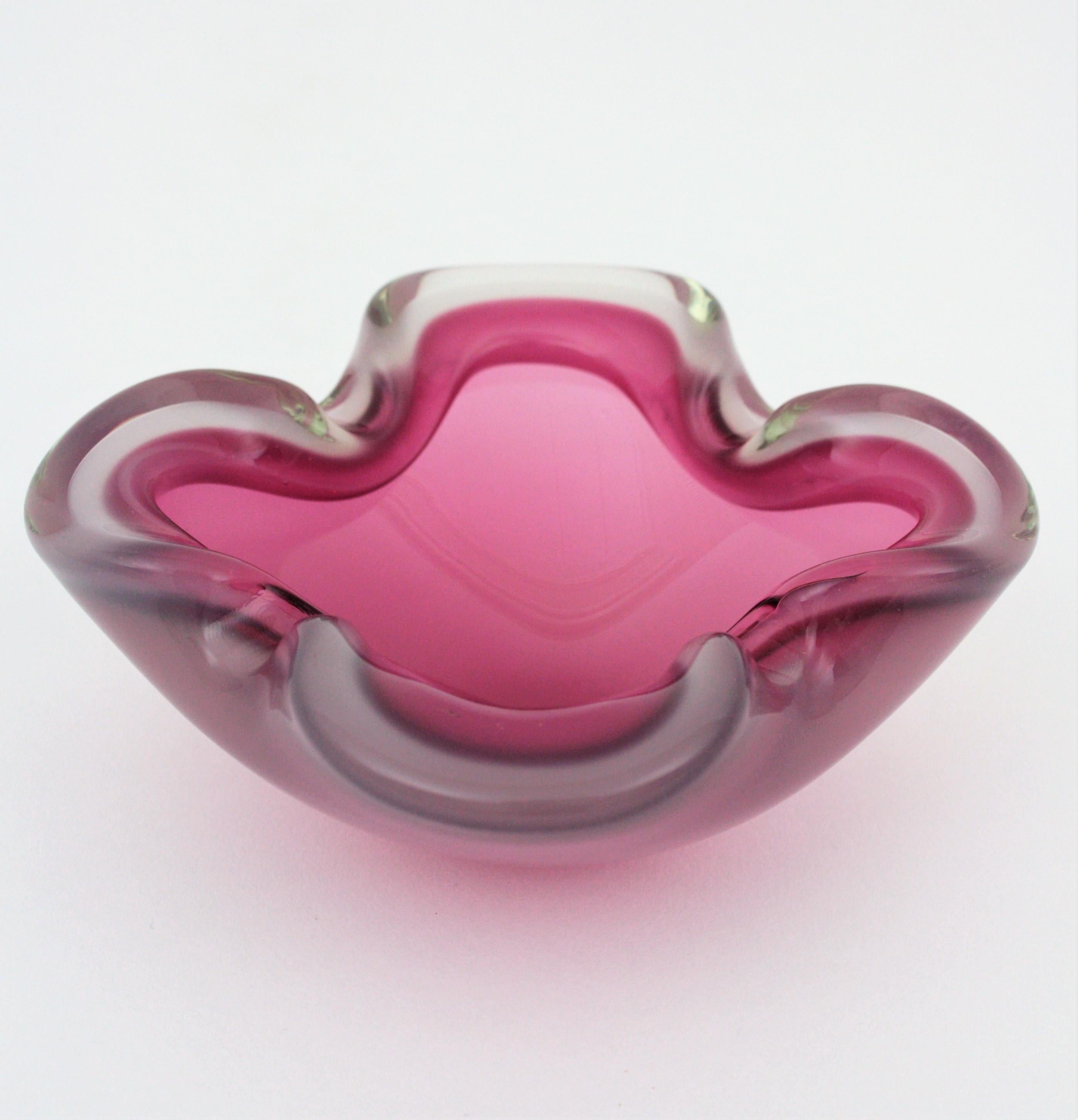 Hand blown murano glass Sommerso flower bowl in pink and opalescent white color attributed to Archimede Seguso. Italy, 1950s-1960s
Pink glass and opal white glass cased into clear glass.
Lovely to be used as jewelry bowl, rings bowl or ashtray and