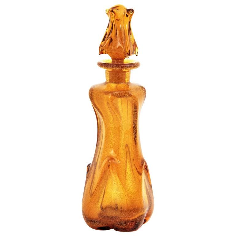 Decorative bottle barware decanter, Amber Murano glass, Italy, 1930s.
Sculptural amber Murano glass pulegoso tall handblown decanter. Attributed to Archimede Seguso. 
The 'Pulegoso' glass work technique gives to this piece a spongy silvered